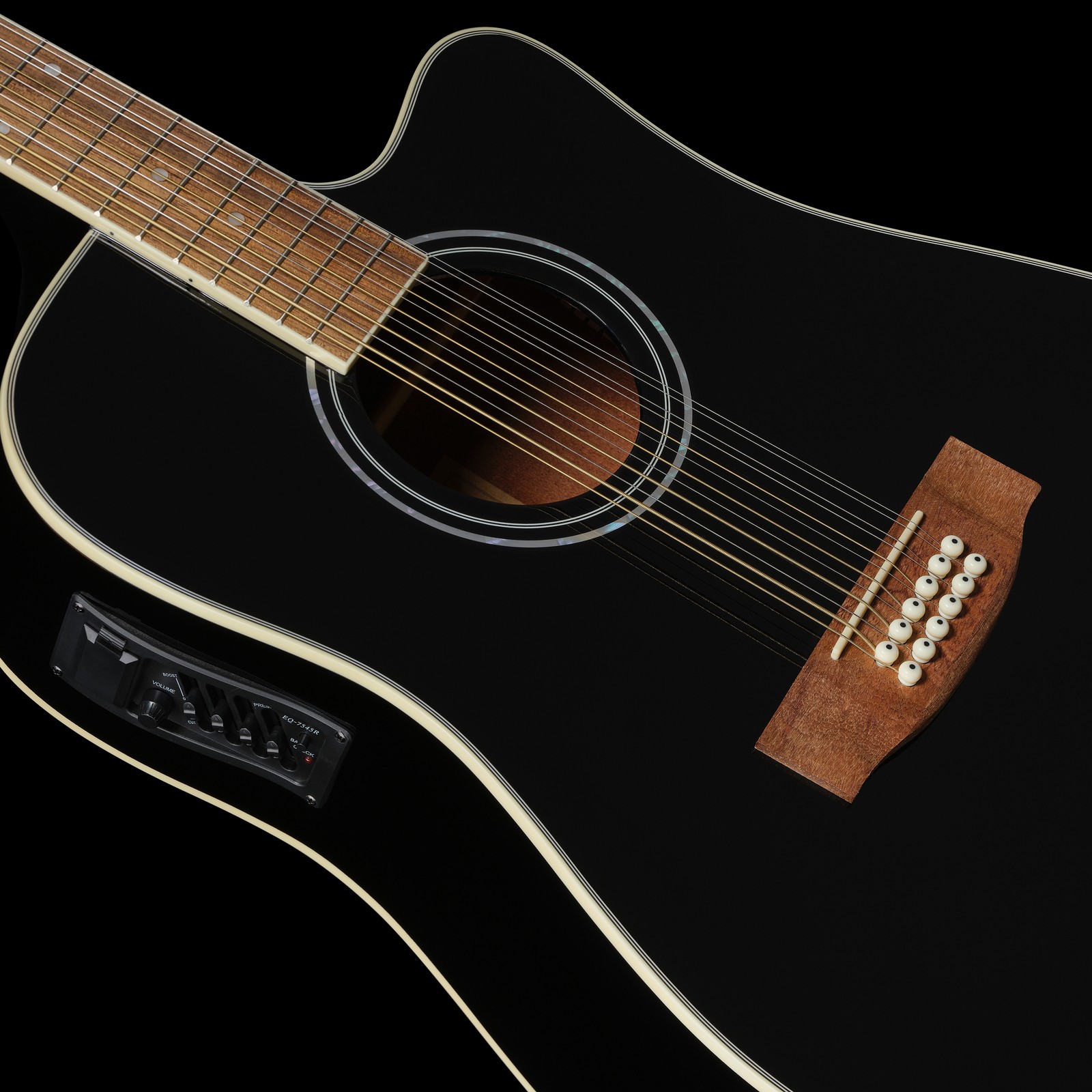 spruce soundboard on the Harley Benton D-200CE-12BK