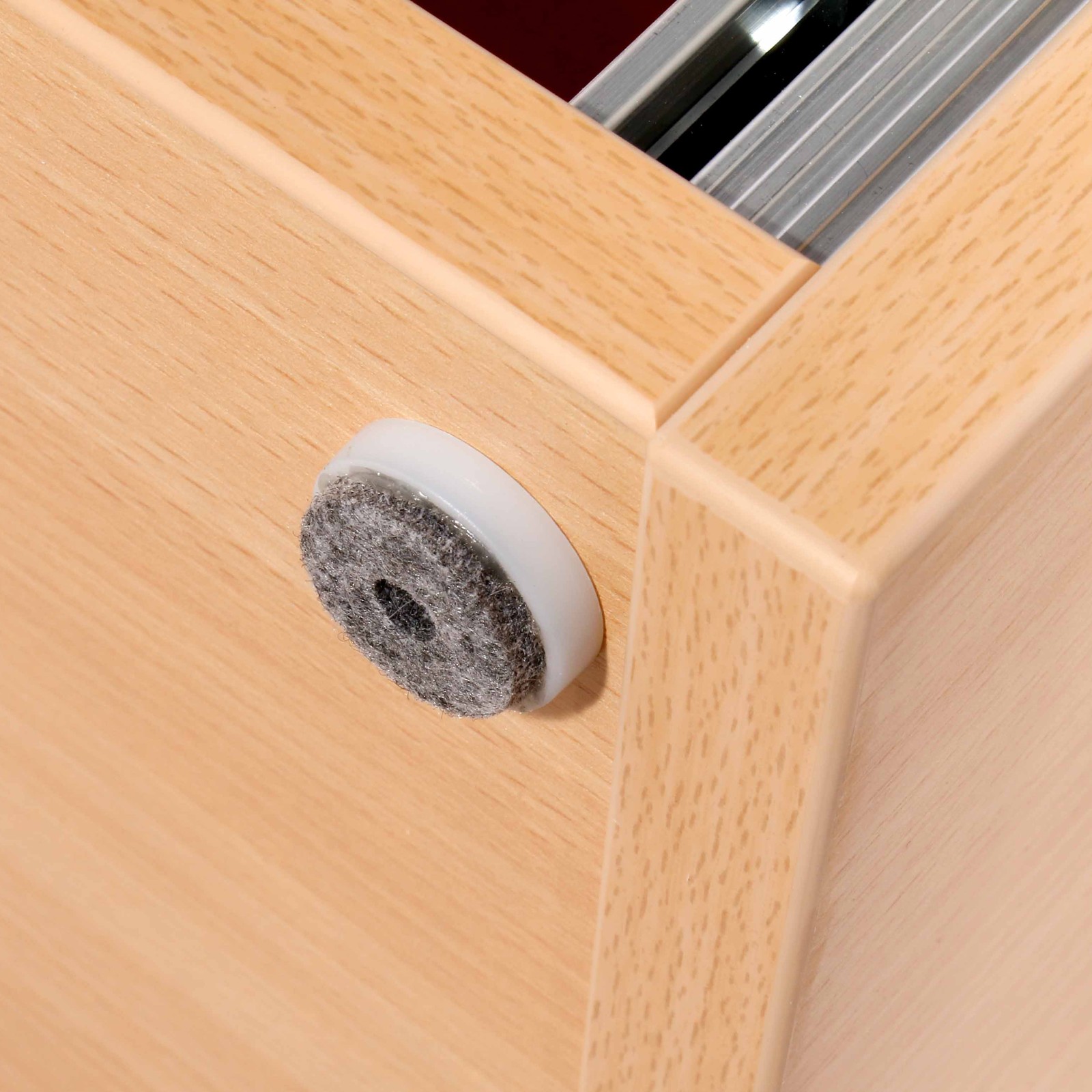 Unterseite des Thon Studio Desktop 4U beech