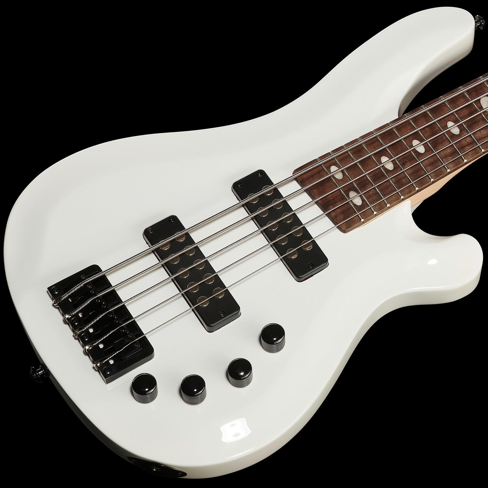 Frontansicht Korpus des Harley Benton B-550 White Progressive Series 5-Saiter E-Bass in Weiß