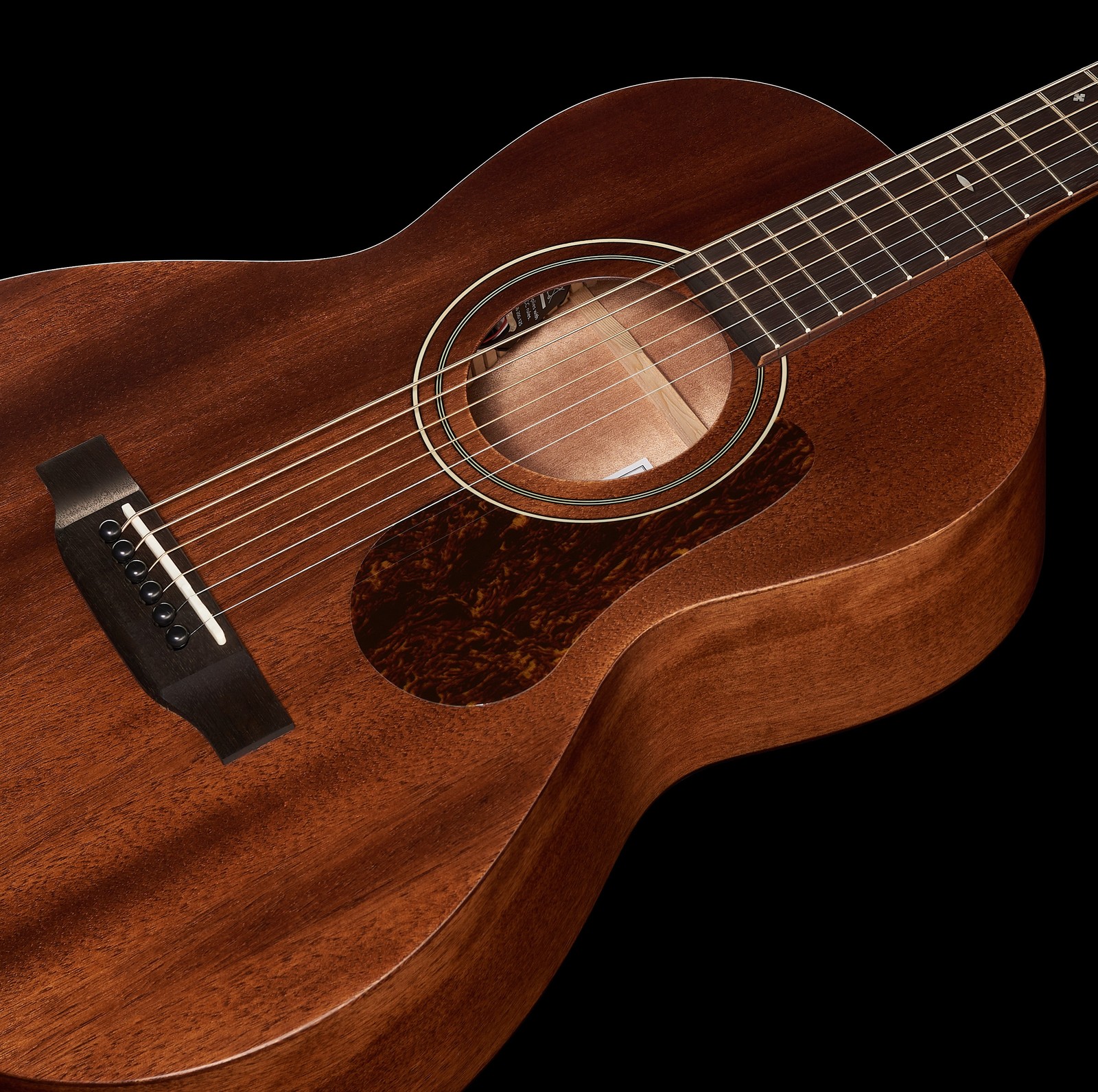 Sapele Mahagoni Decke auf der Harley Benton Custom Line CLP-15ME Westerngitarre mit Tonabnehmer