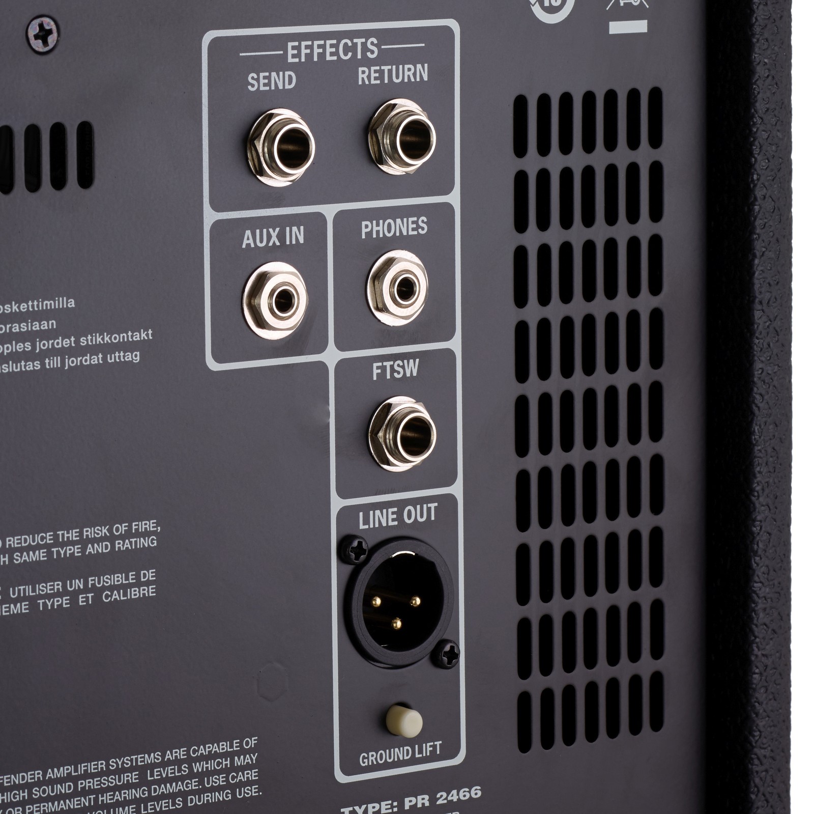 Anschlüsse für Effektgeräte und externe Lautsprecher auf der Rückseite des Fender Rumble 200