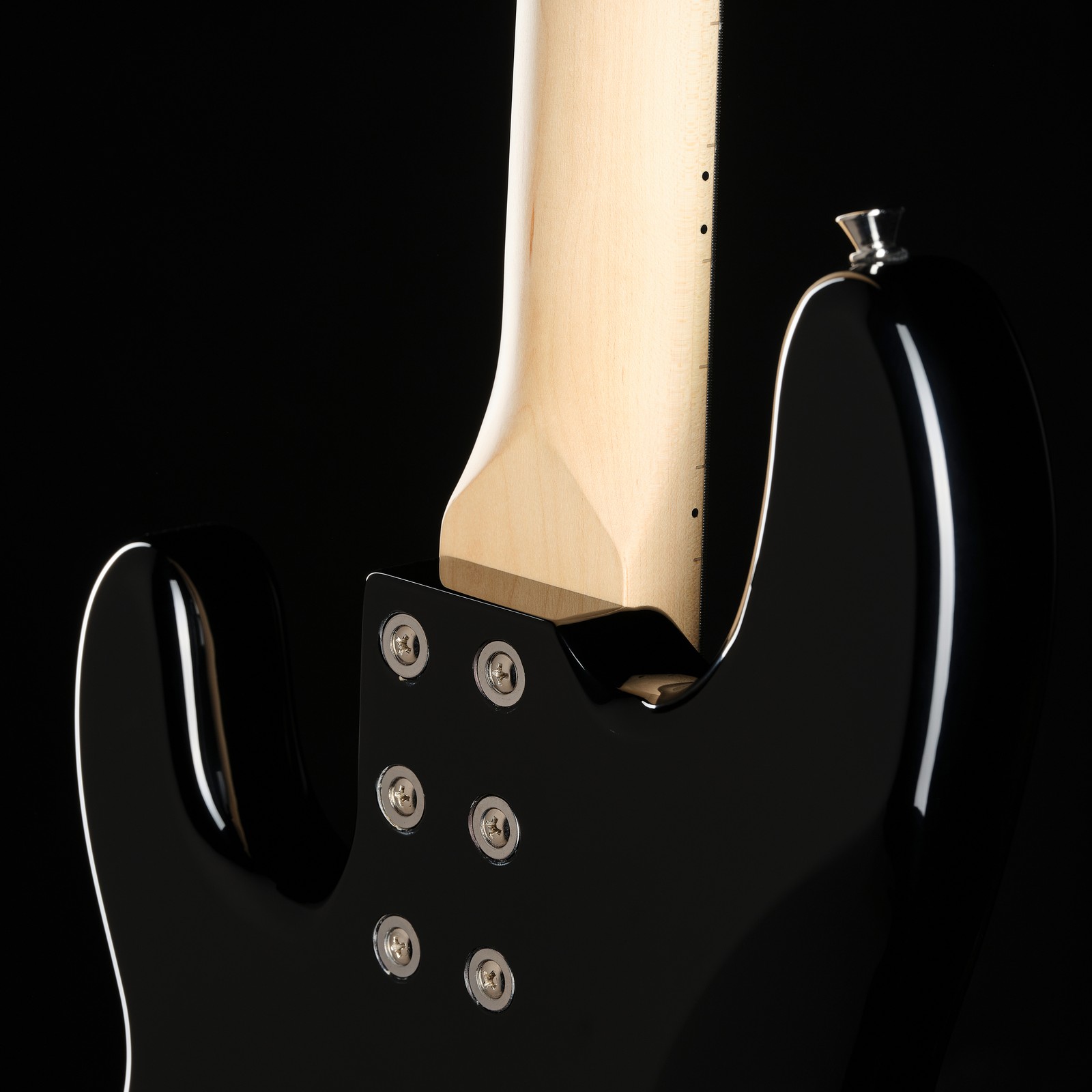 Harley Benton MB-4 von hinten mit sechsfach geschraubtem Hals
