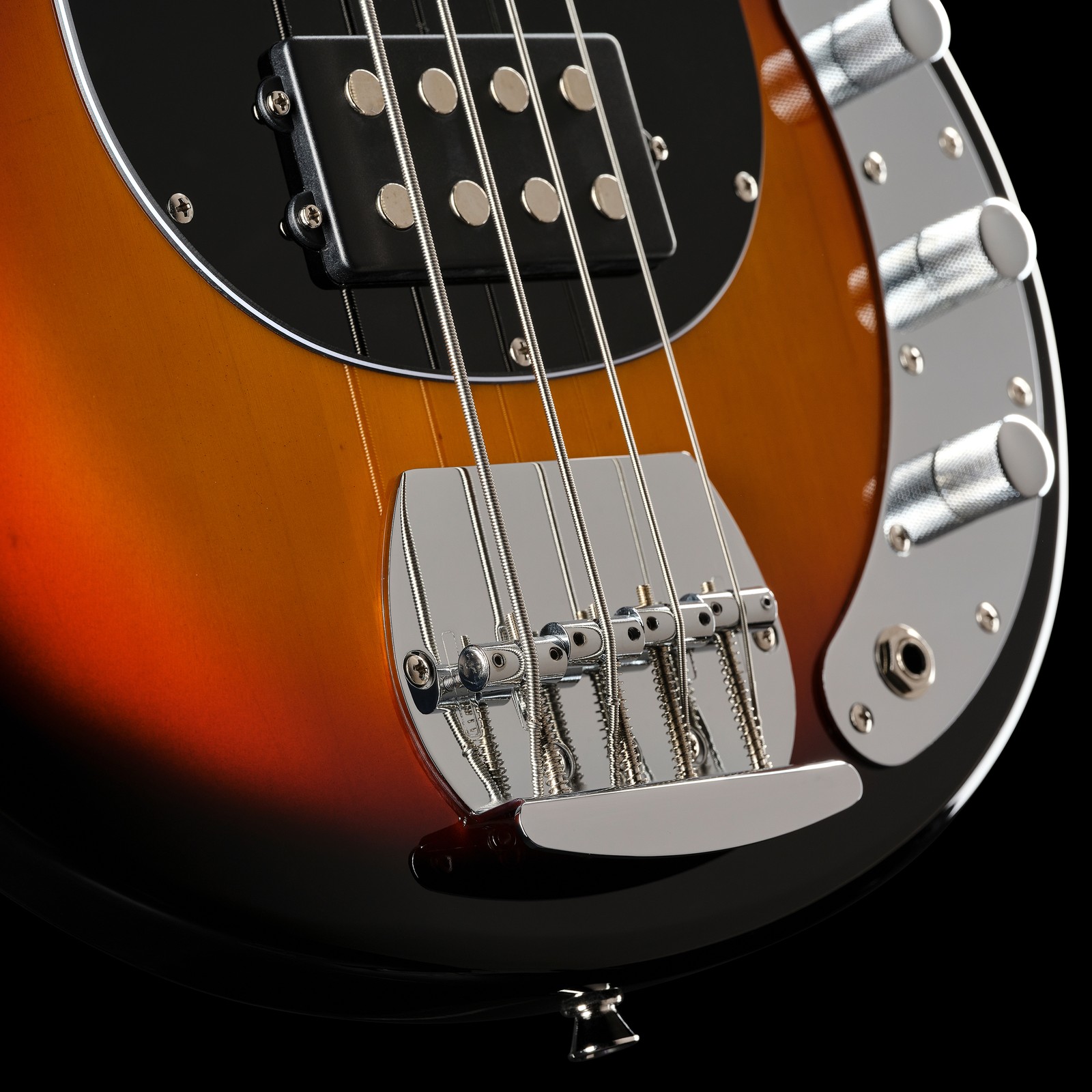 Bridge und Humbucker auf Harley Benton MB-4 SB