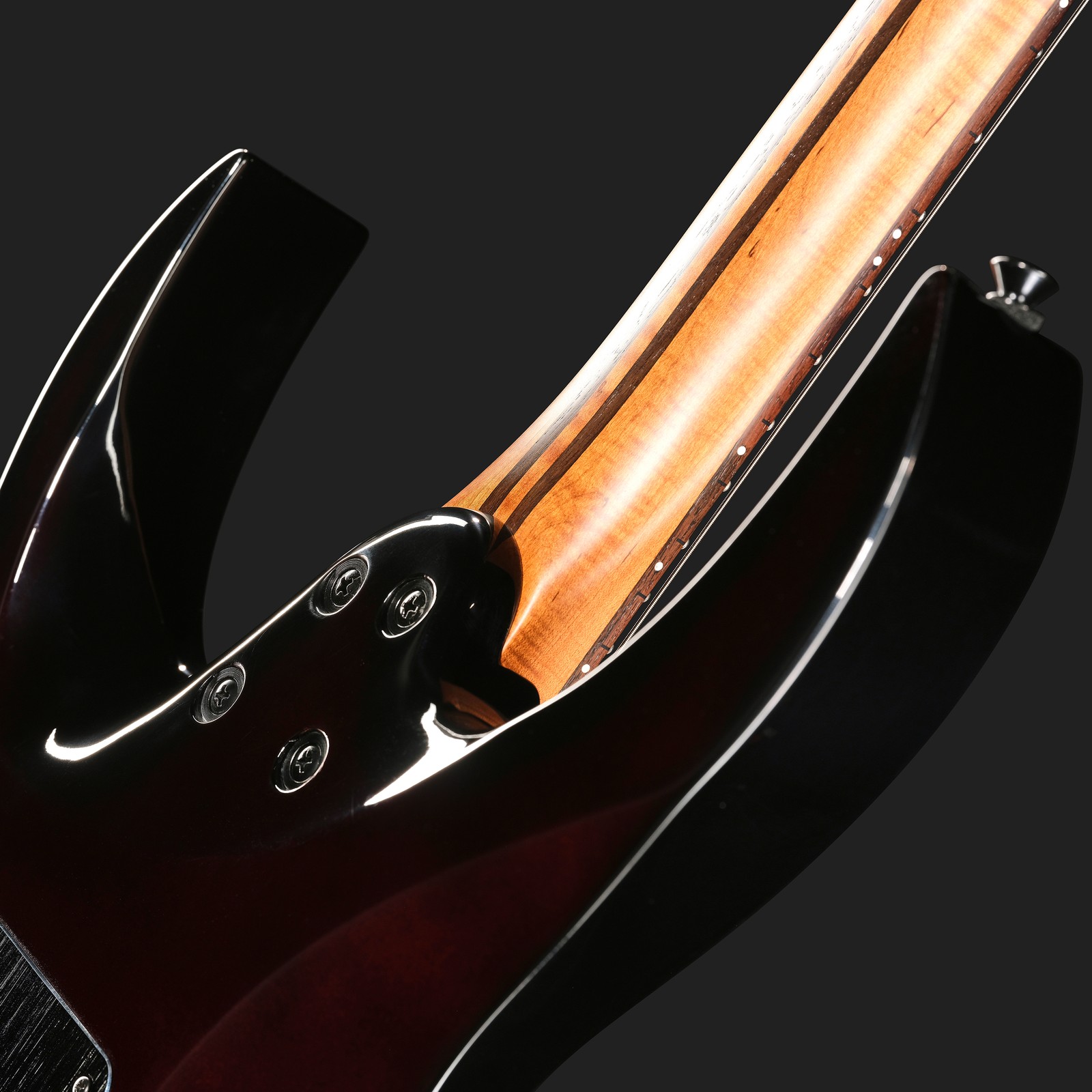 Rückseite der Mooer GTRS Guitars Modern 810 NB