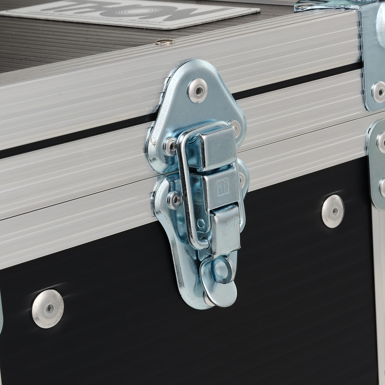 the t.bone free solo PT 660 MHz/8 CH Rack – Detail