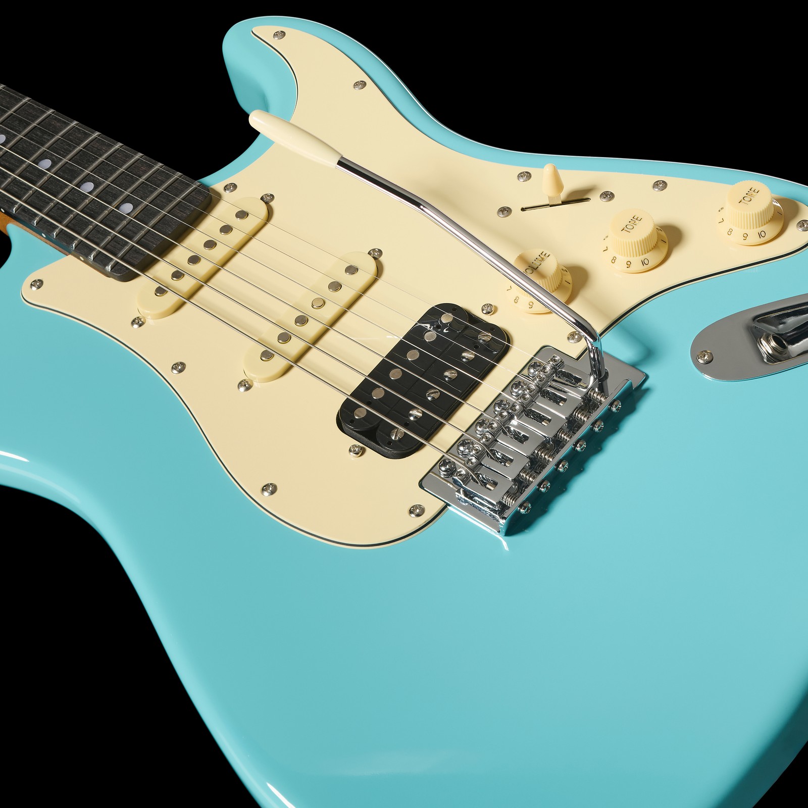 Pickups on the Mooer MSC10 Pro Guitar Daphne Blue