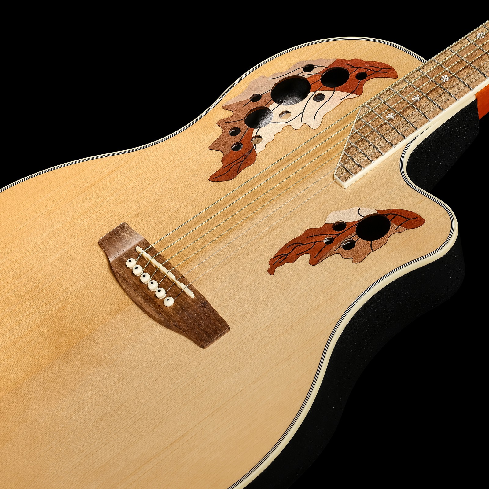 Spruce top of the Harley Benton HBO-850NT Steel-String Guitar
