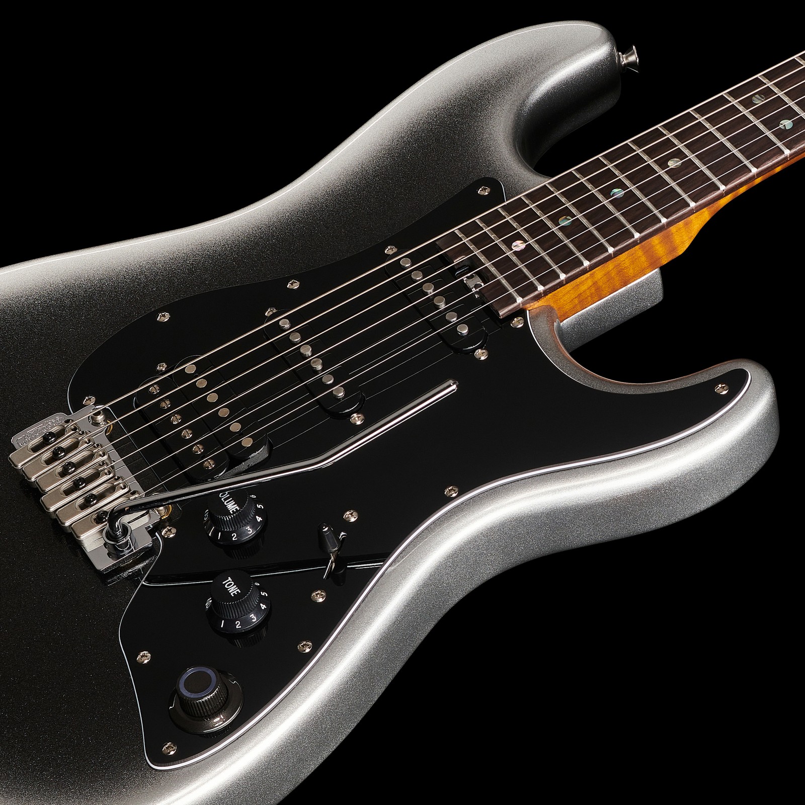 Decke der Mooer GTRS Guitars int. Prof. 800 DS