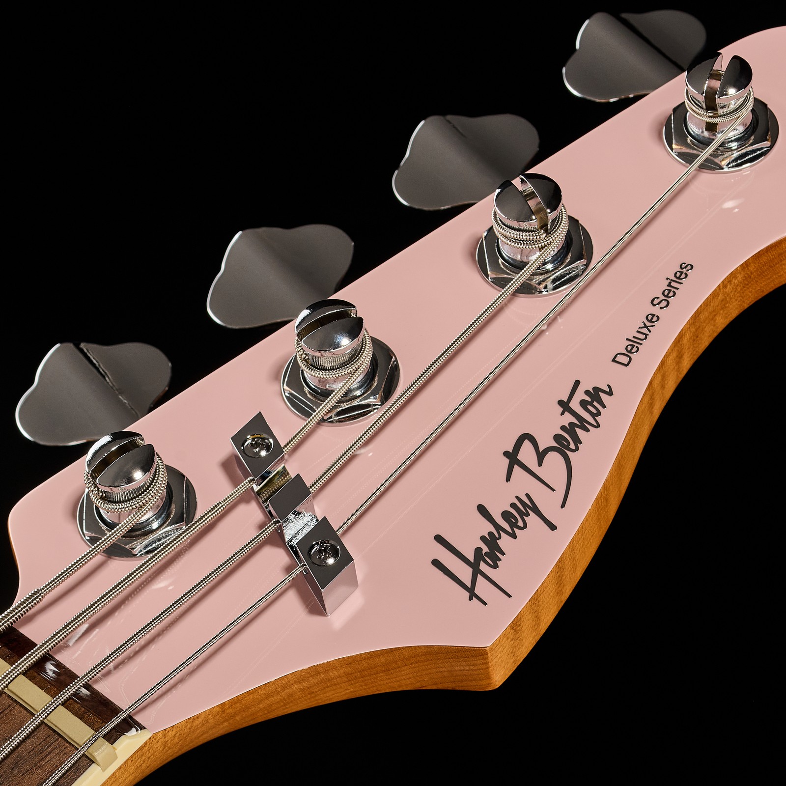 Harley Benton MV-4MSB Shell Pink, Kopfplatte mit Logo