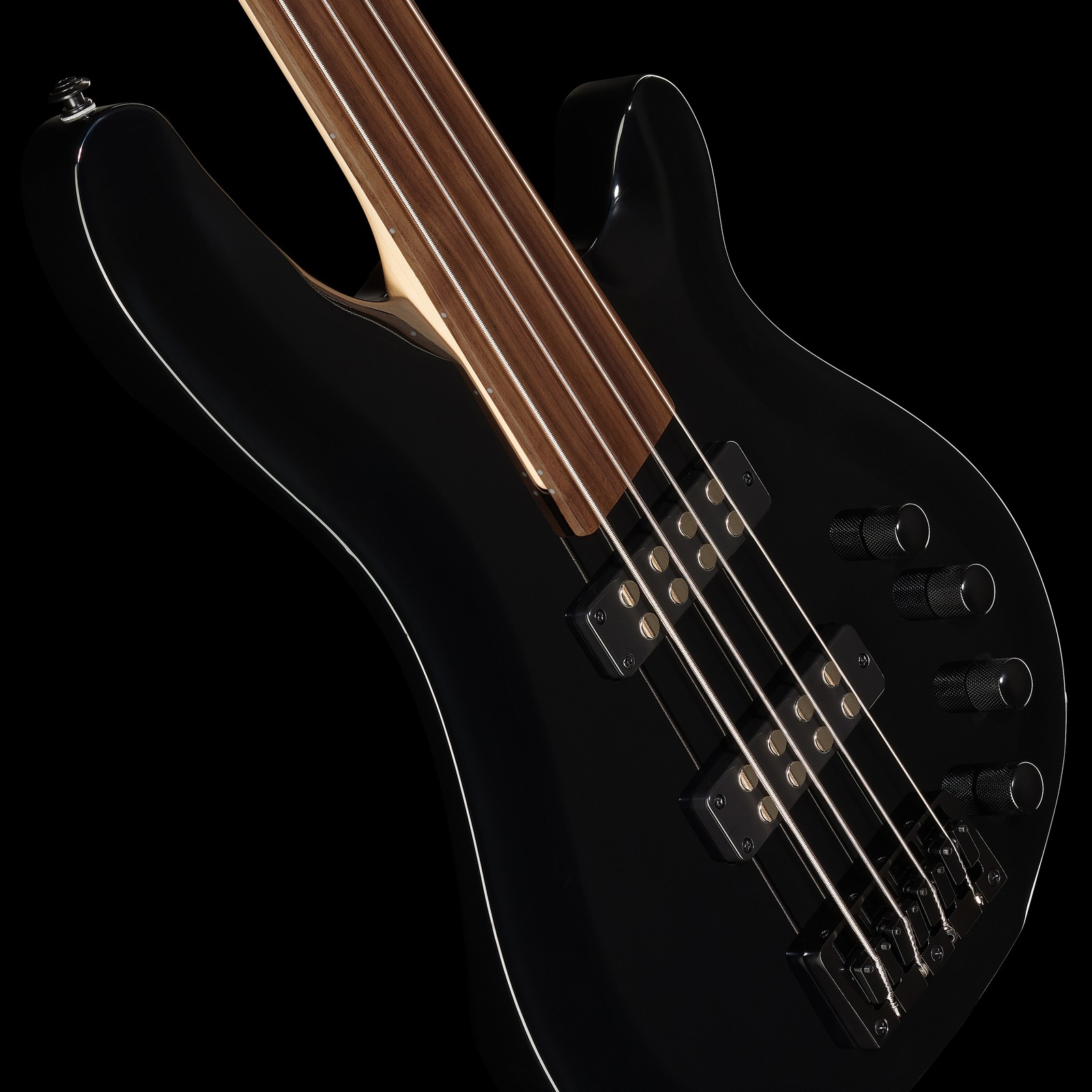 Harley Benton B-450FL BK Progressive Series, Korpus