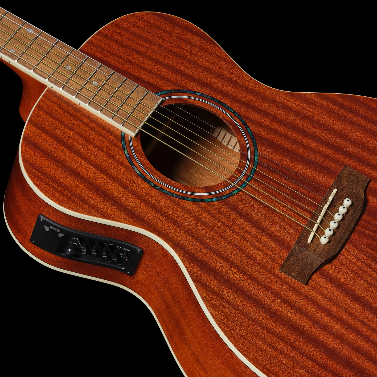 Mahagonikorpus der Harley Benton CG-45E Natural