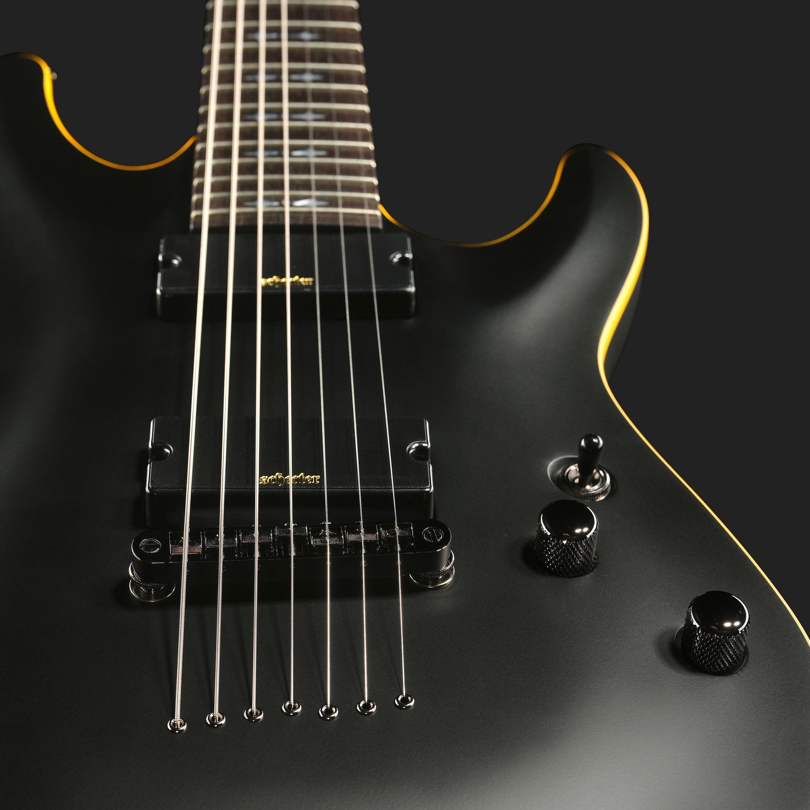 Schecter Demon-7 Satin Black mit aktiven Humbucker Pickups