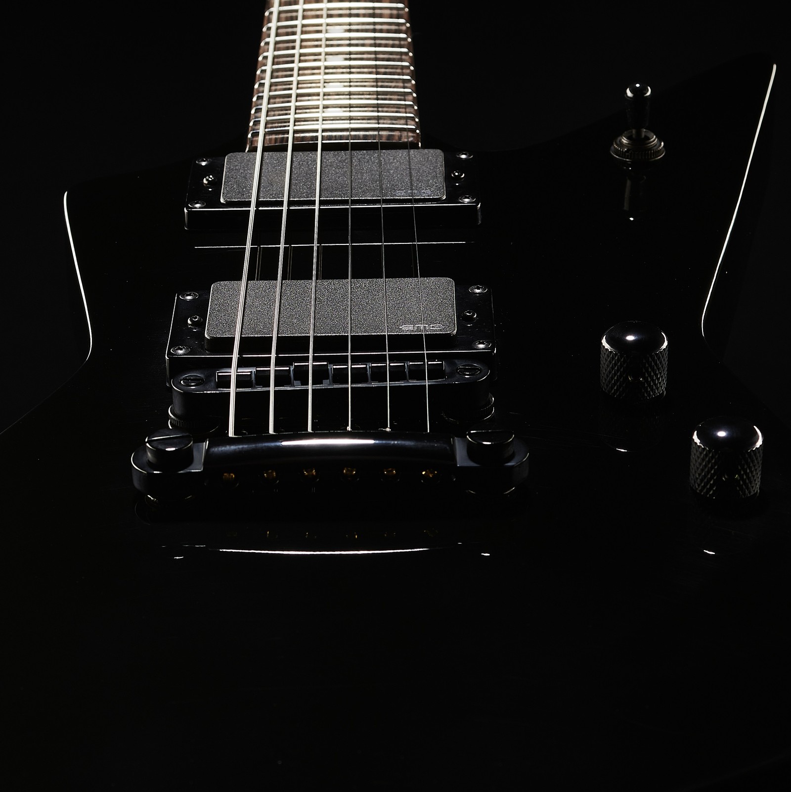 Micro EMG 81 et EMG 60 sur la EX-84 Modern EMG BK de Harley Benton