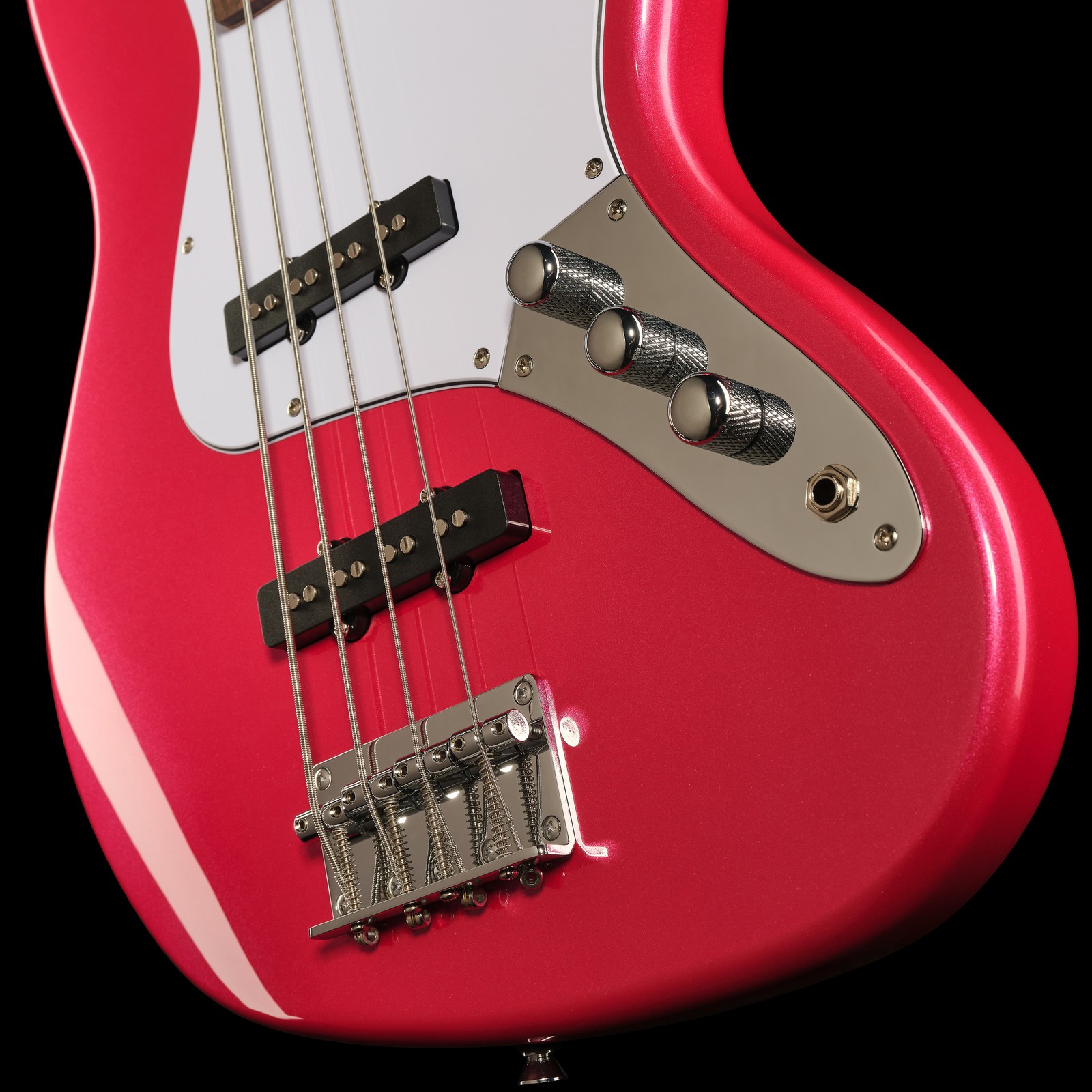 Zwei Tonabnehmer auf dem roten E-Bass Harley Benton JB-20 CA Standard Series 