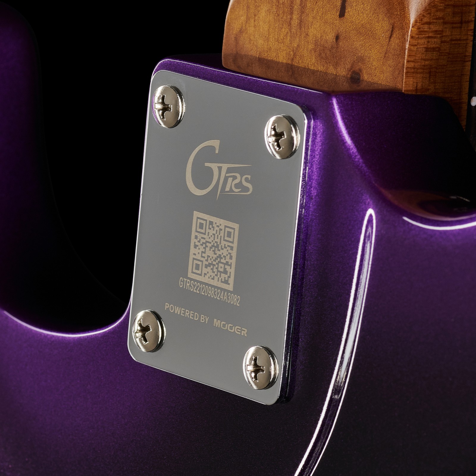GTRS Logo auf der Halsplatte der Mooer GTRS Guitars int. Prof. 800 DP