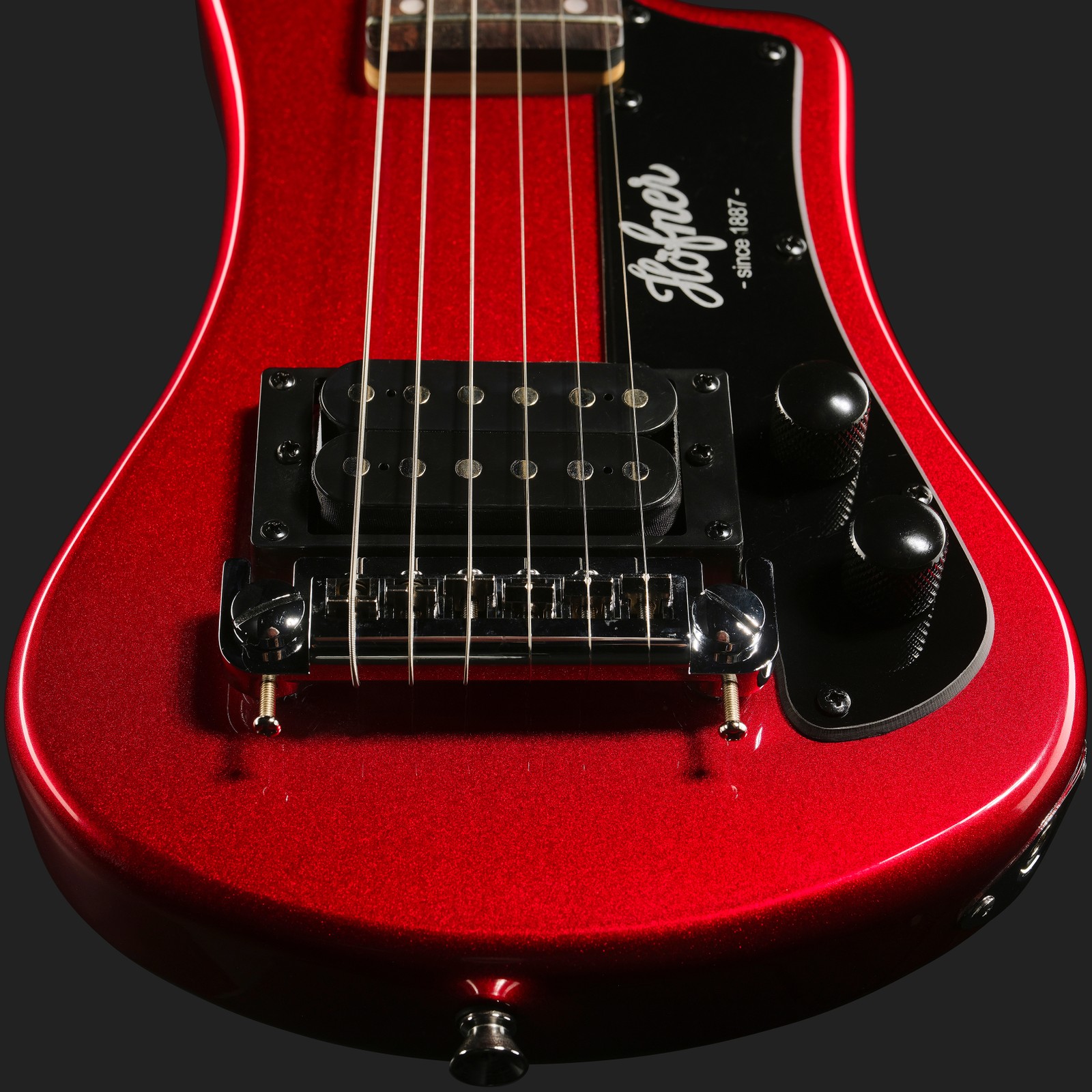 Steg und Tonabnehmer der Höfner Shorty E-Gitarre