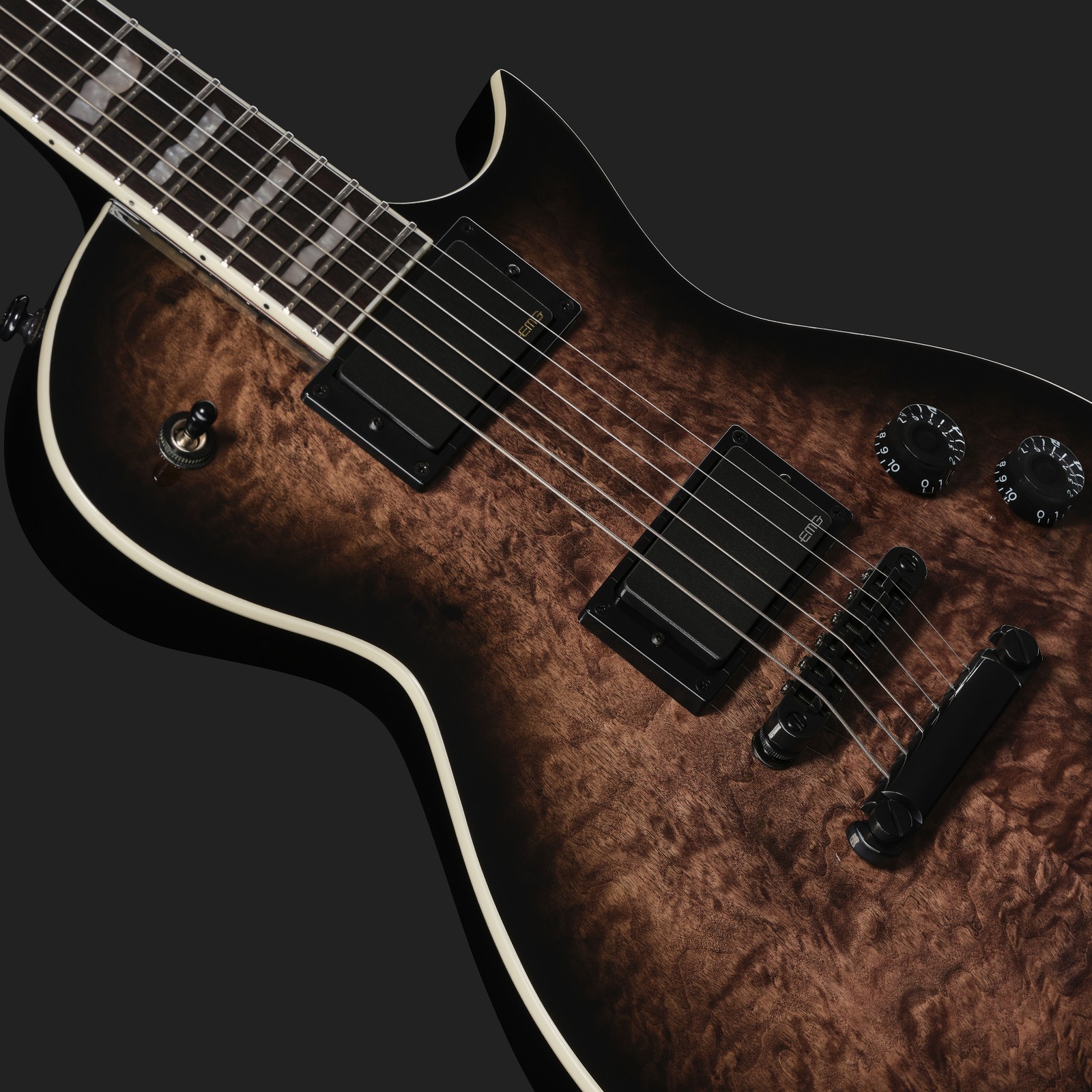 Decke der ESP LTD EC-400 QM STBSB aus Wölkchenahorn