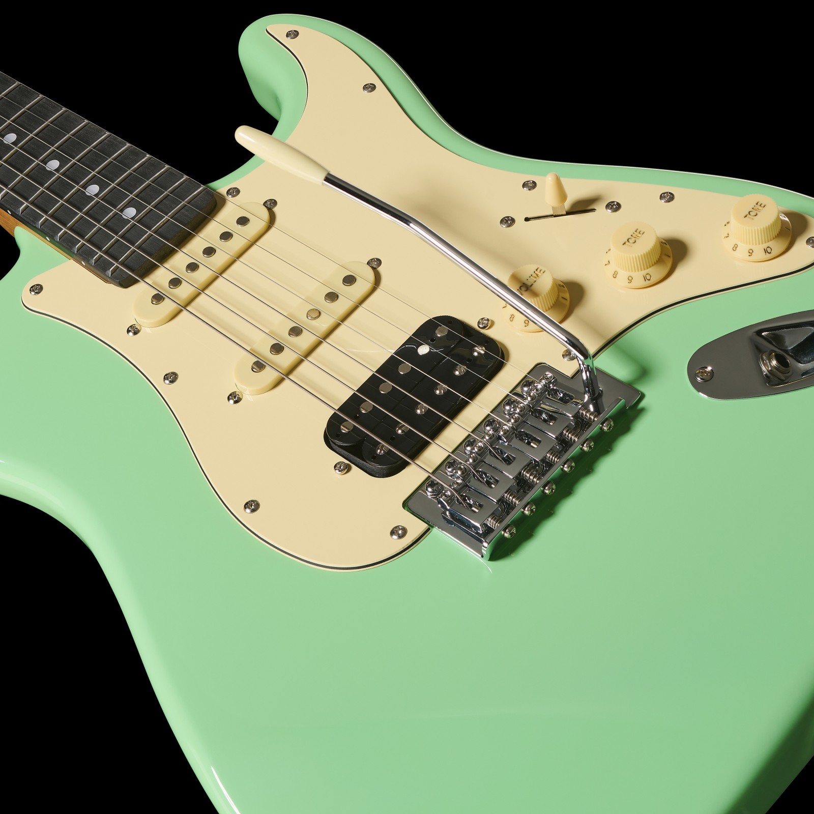 Pickups on the Mooer MSC10 Pro Guitar Surf Green