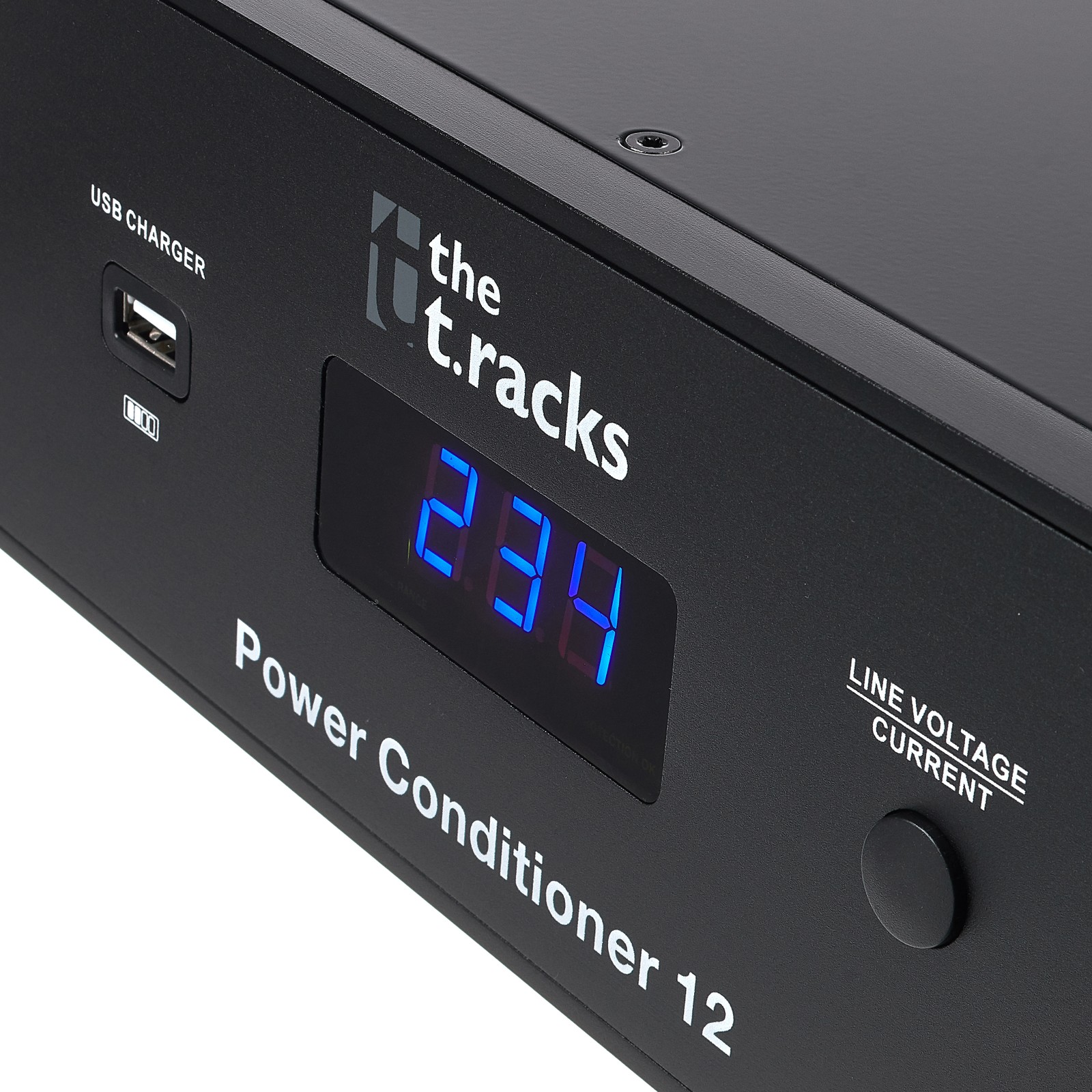 Display am Frontansicht vom the t.racks Power Conditioner 12 Netzstabilisator