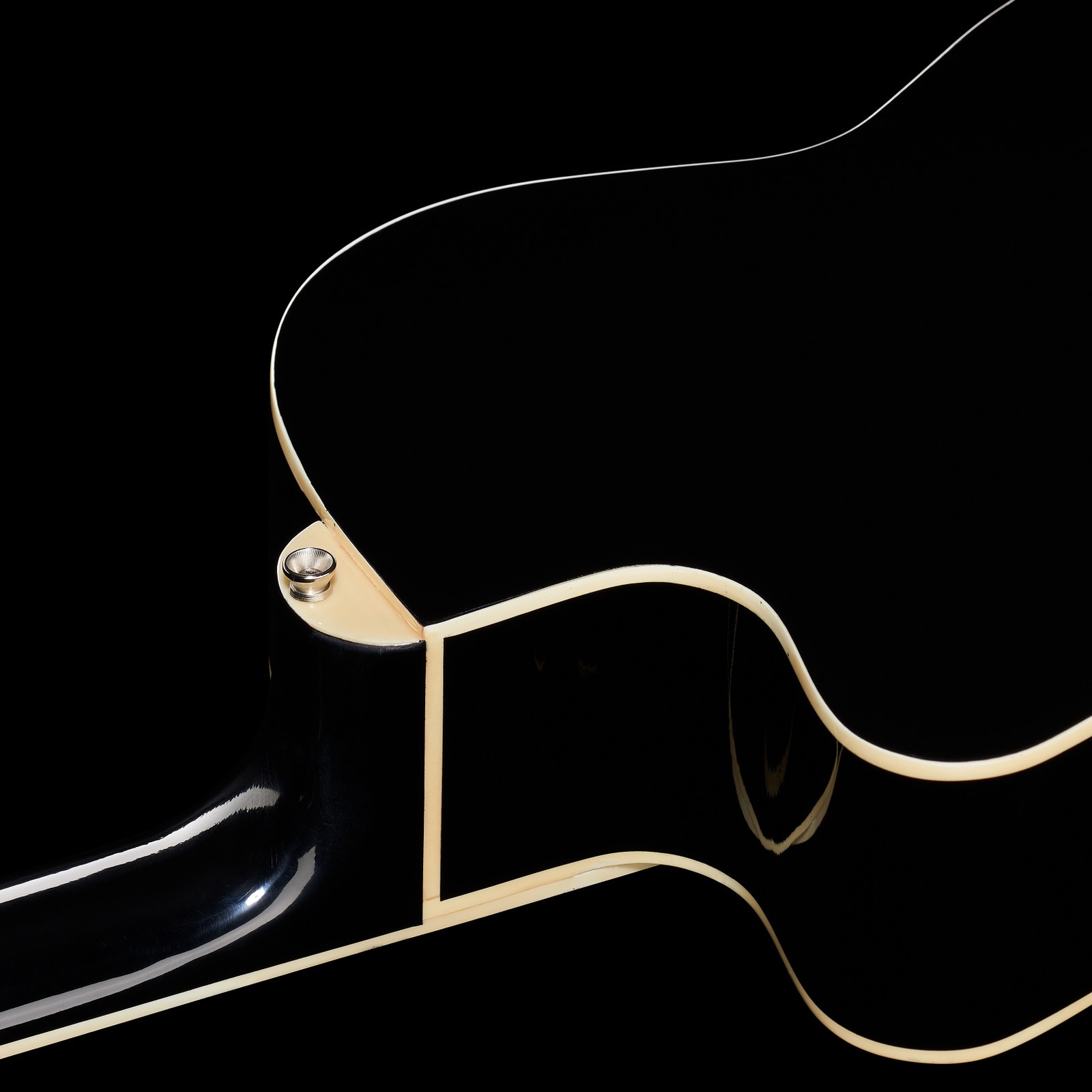 Black lacquered body with cutaway and white binding on the Harley Benton CG200CE-BK