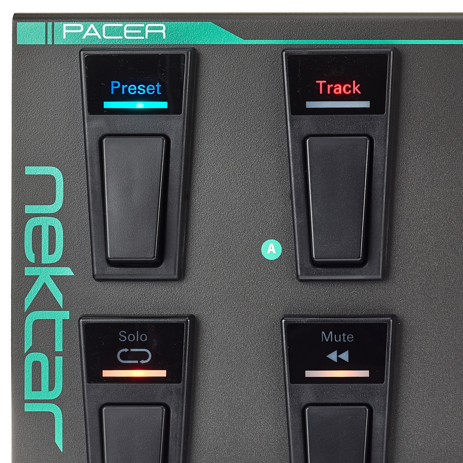 Fußschalter am Nektar Pacer MIDI-Fuß-Controller