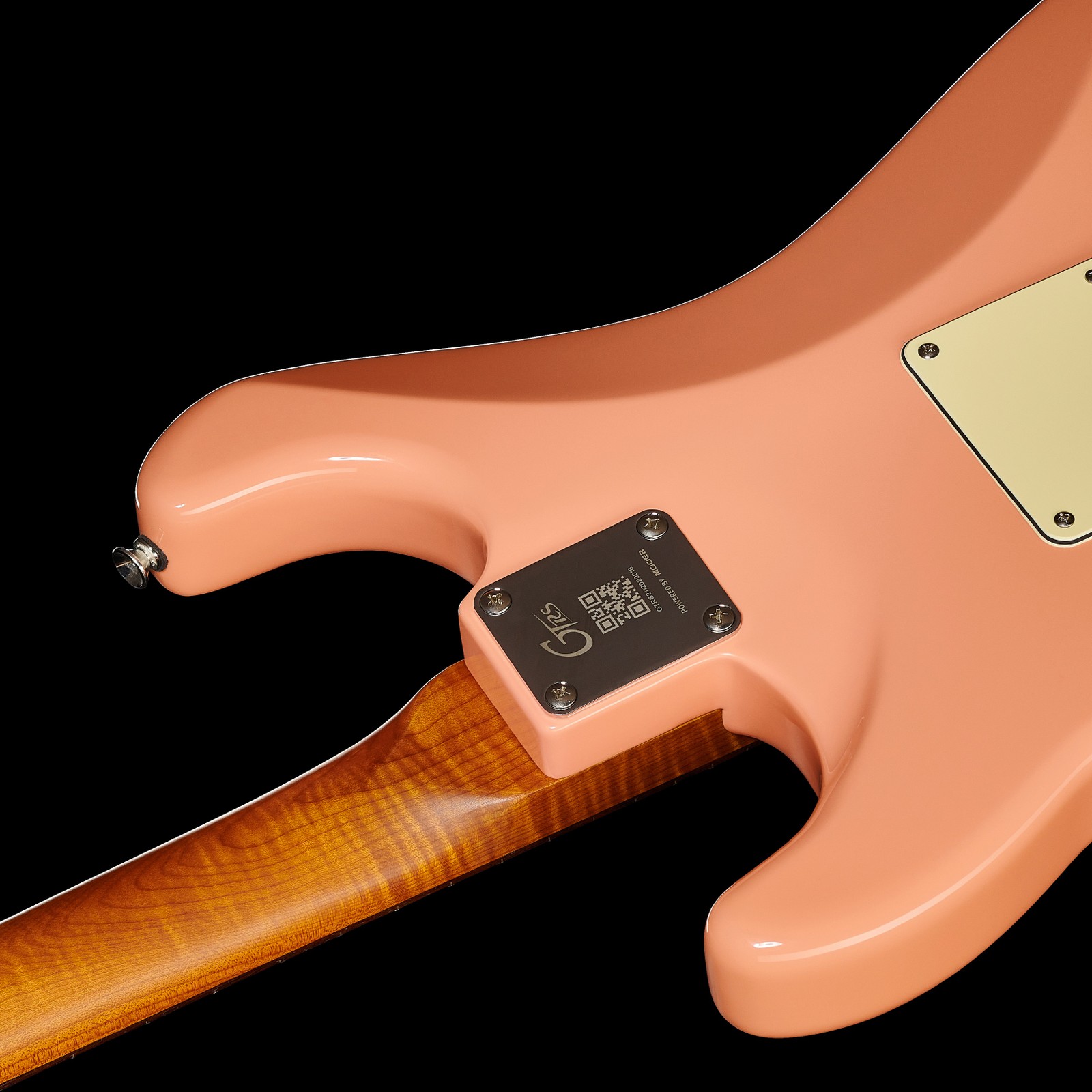 Roasted maple neck on the Mooer GTRS Guitars Prof. 800 FP, rear view