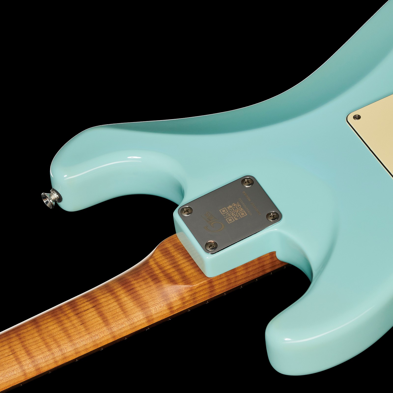 Roasted maple neck on the Mooer GTRS Guitars Prof. 800 TB, rear view
