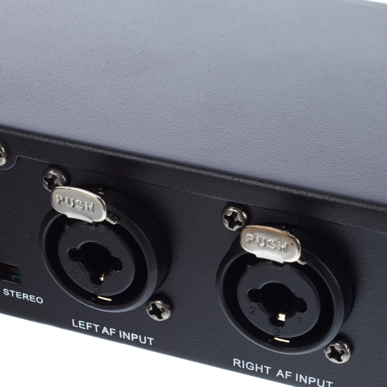 the t.bone IEM 75 – detailed view of connections on rear panel