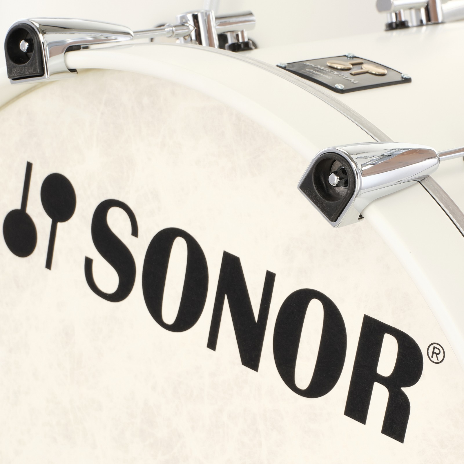 Logo auf der Sonor Momentum 318 Beech Set SPW Bass drum