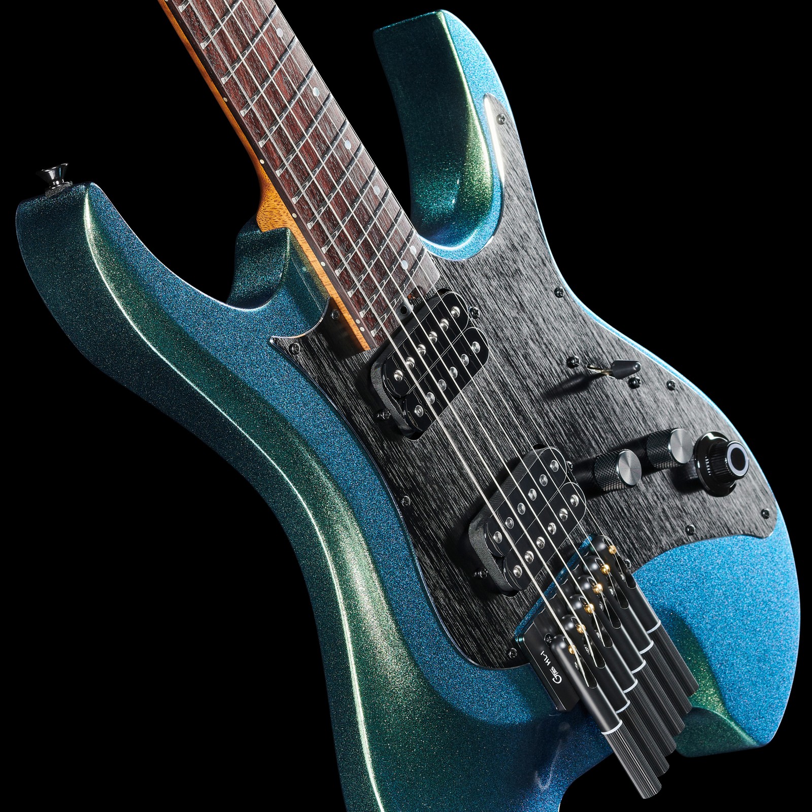 Humbucking pickups and pots on the Mooer GTRS Guitars Wing 900 Int AGR