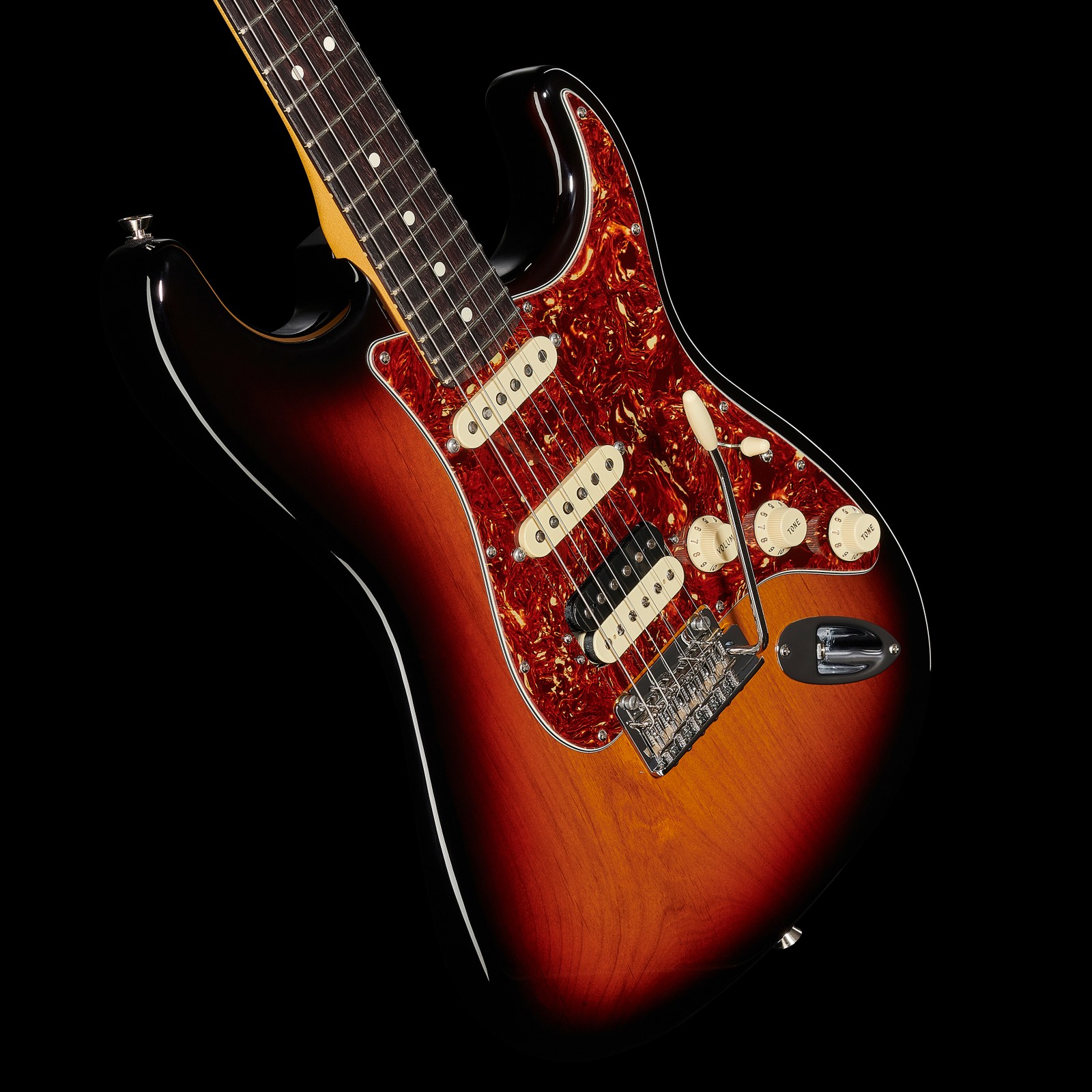Decke mit Tonabnehmern der Fender AM Pro II Strat HSS RW 3TSB E-Gitarre