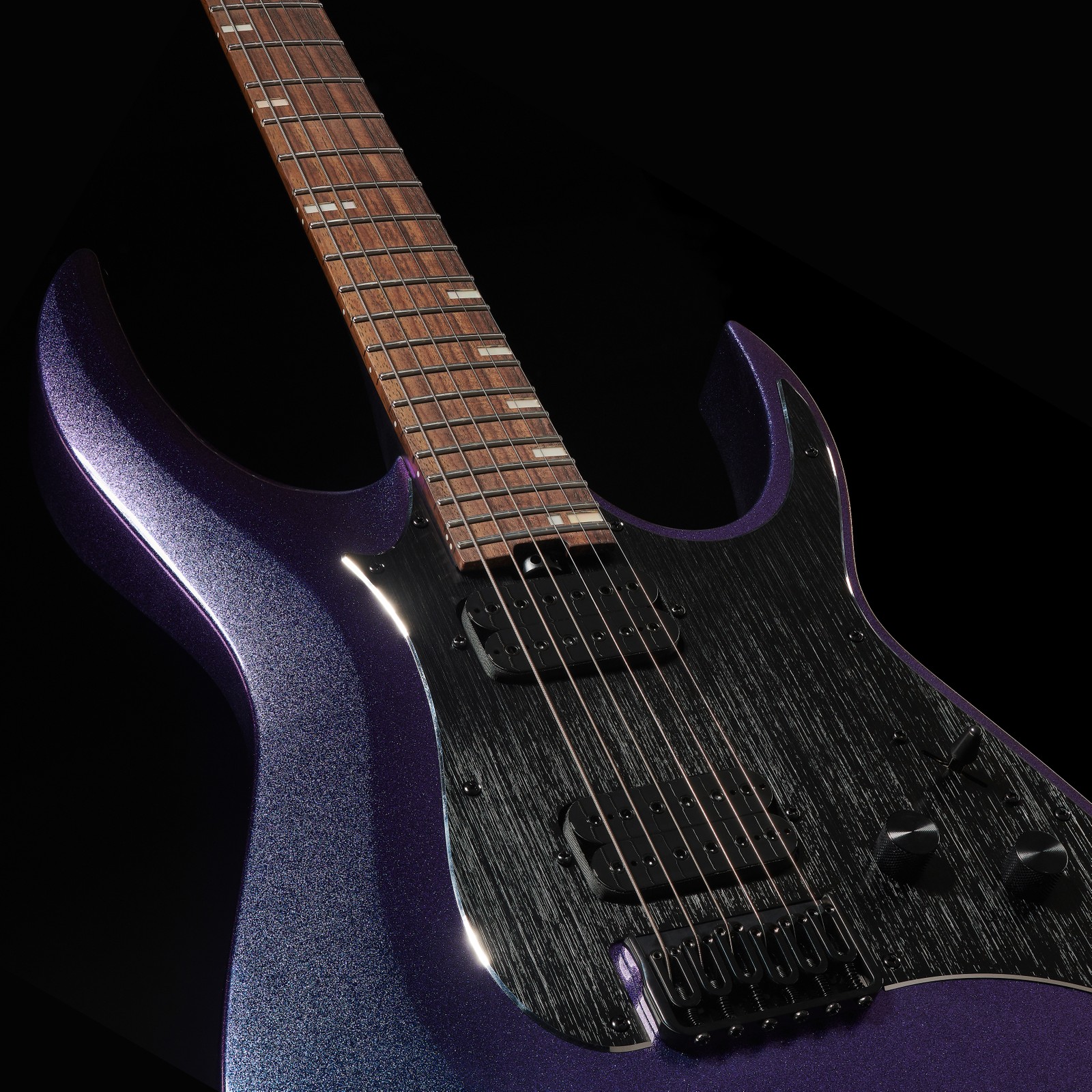 Cover and pickup of Mooer GTRS Guitars Modern 800 BLC electric guitar with built-in GTRS system