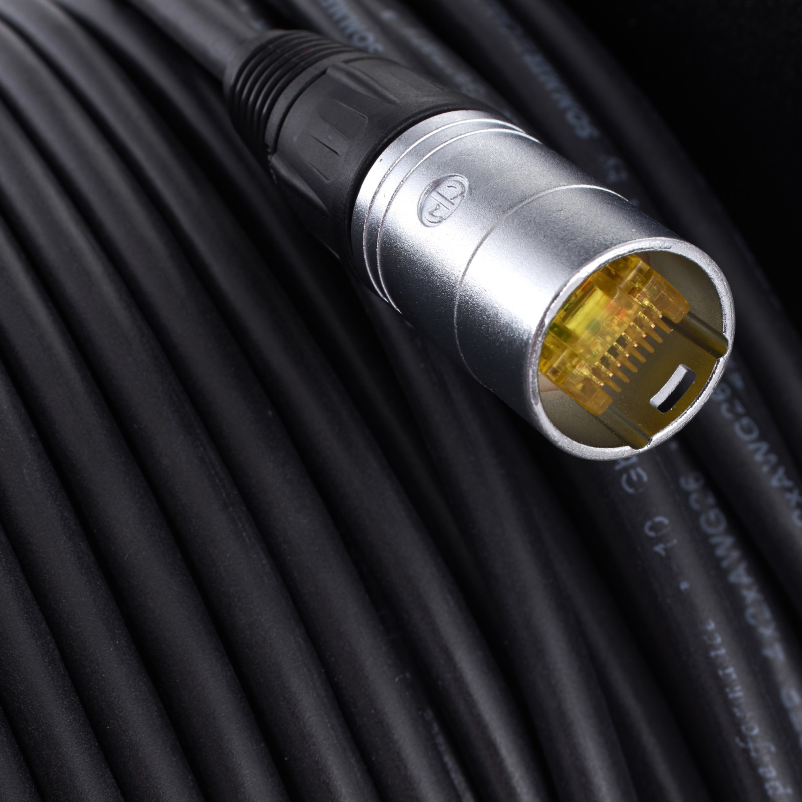 Ethercon-Stecker an der Sommer Cable CAT7 PUR Black Kabeltrommel