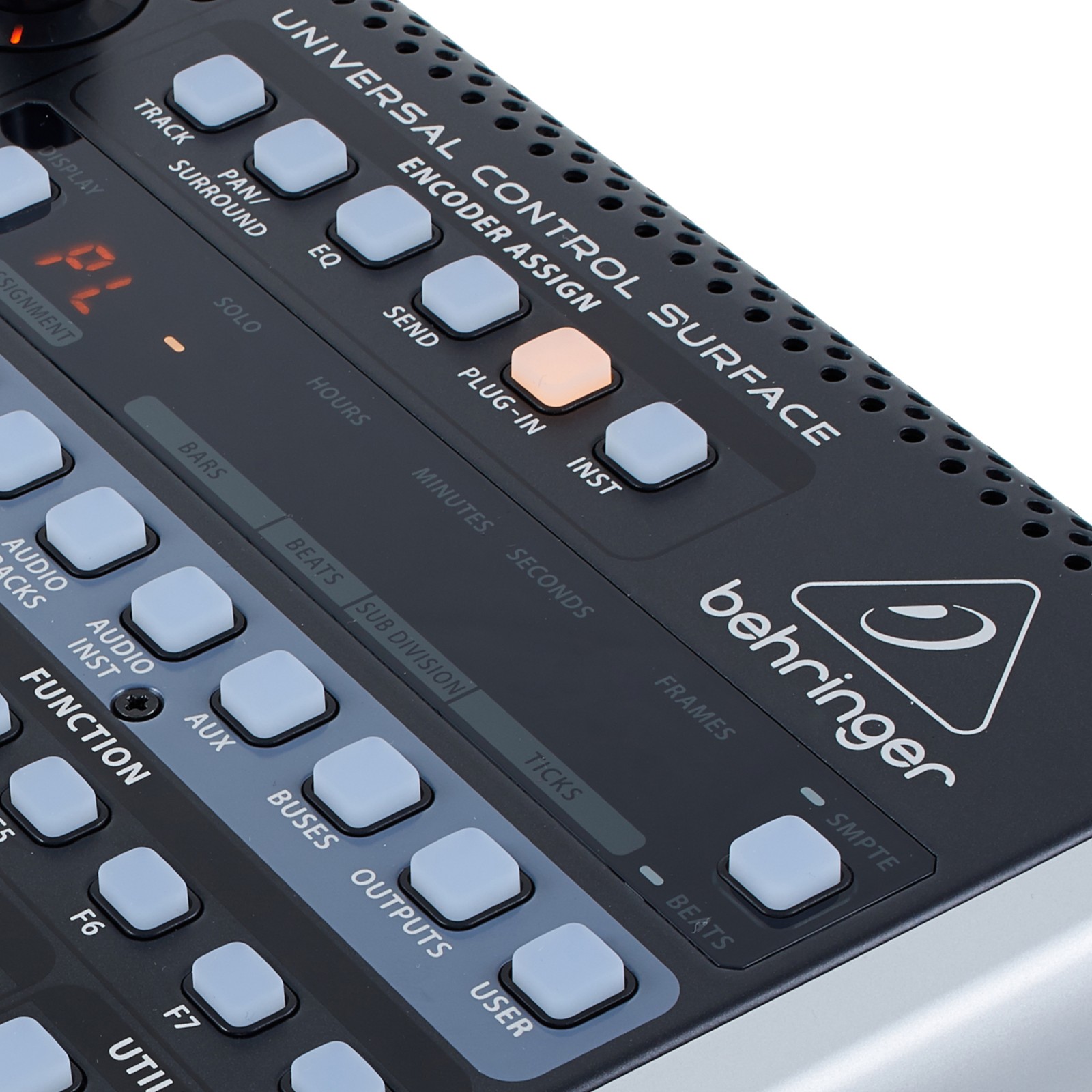 Dettaglio dei controlli del Behringer X-Touch 