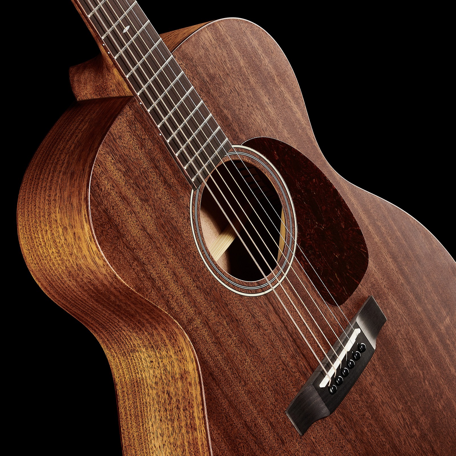 Mahogany top and sides of the Harley Benton CLA-15M SolidWood