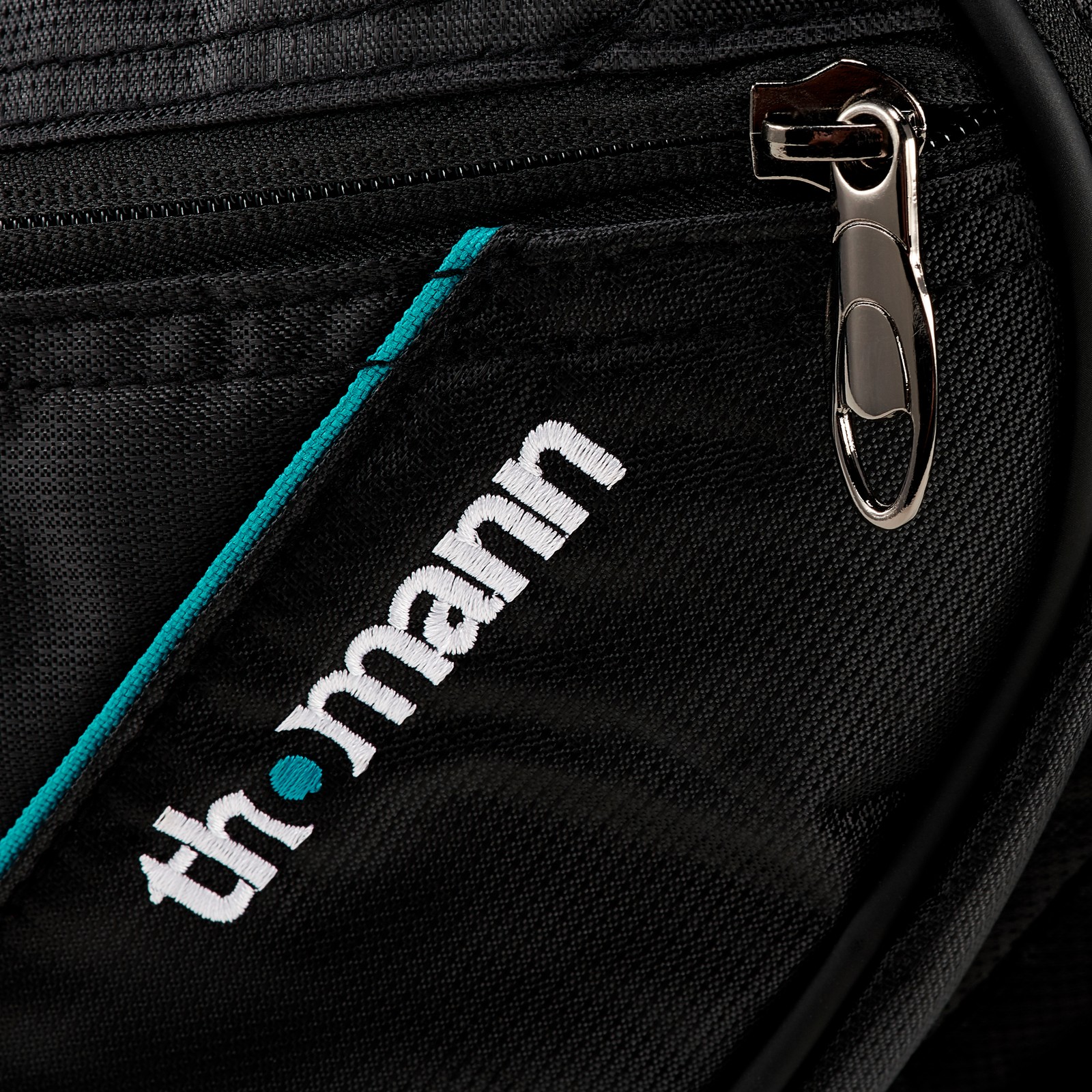 Thomann logo on the Voyager Tenor Saxophone bag