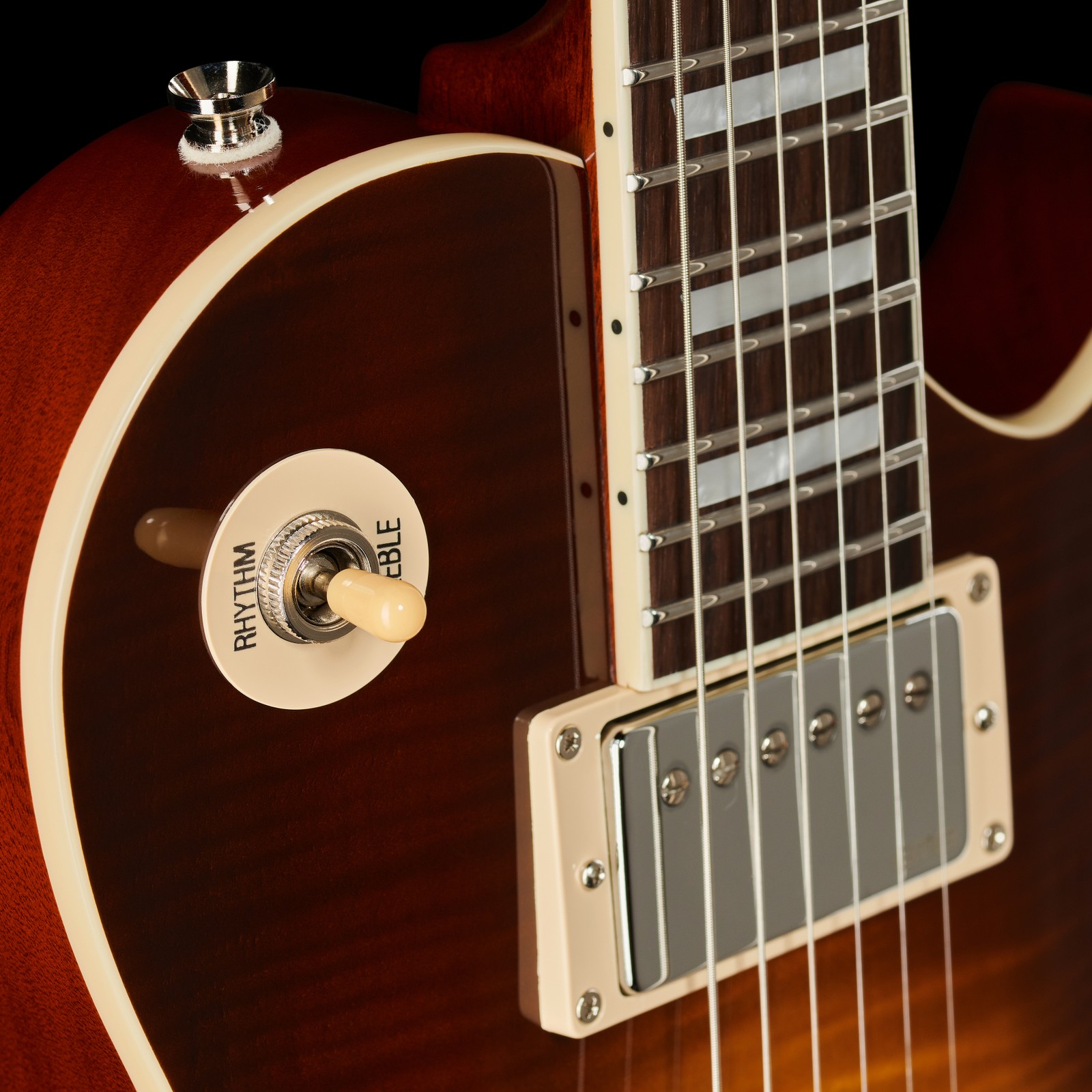EMG Humbucker auf der Sunburst Decke der E-Gitarre Harley Benton SC-550Plus EMG FTF