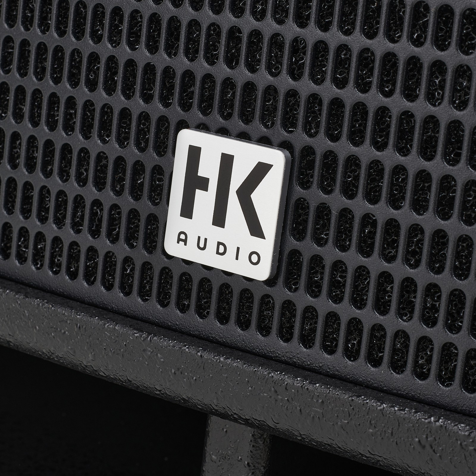 HK Audio Logo auf Frontgitter