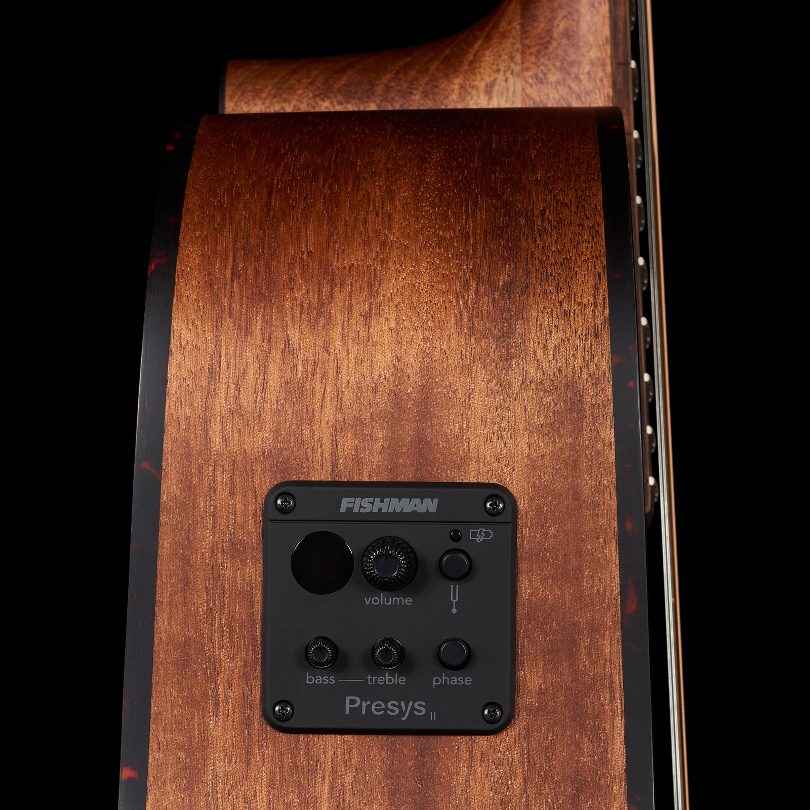 Fishman preamp system on the Harley Benton CLD-30SCM-CE SolidWood guitar
