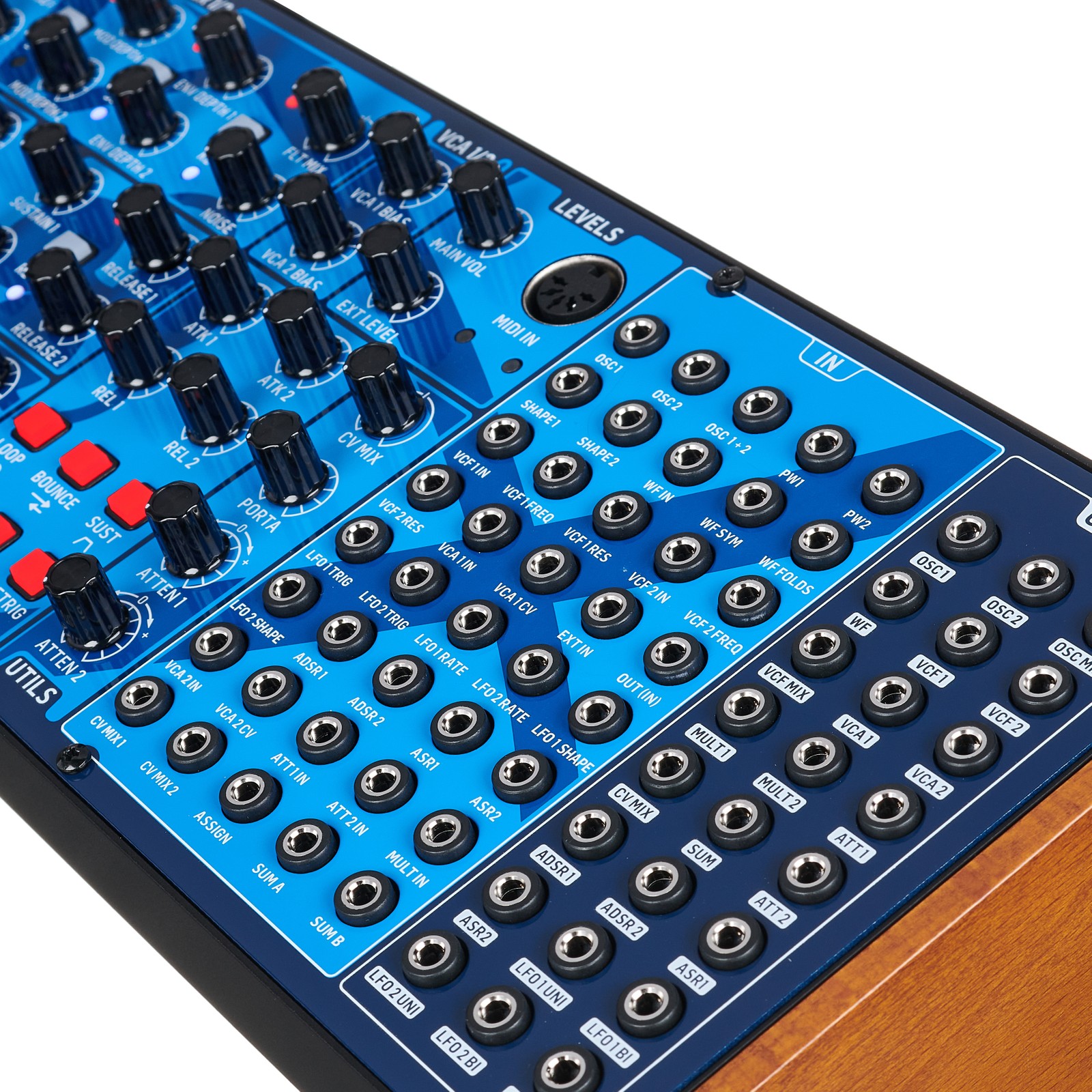 Steckfeld des Behringer Proton Synthesizers