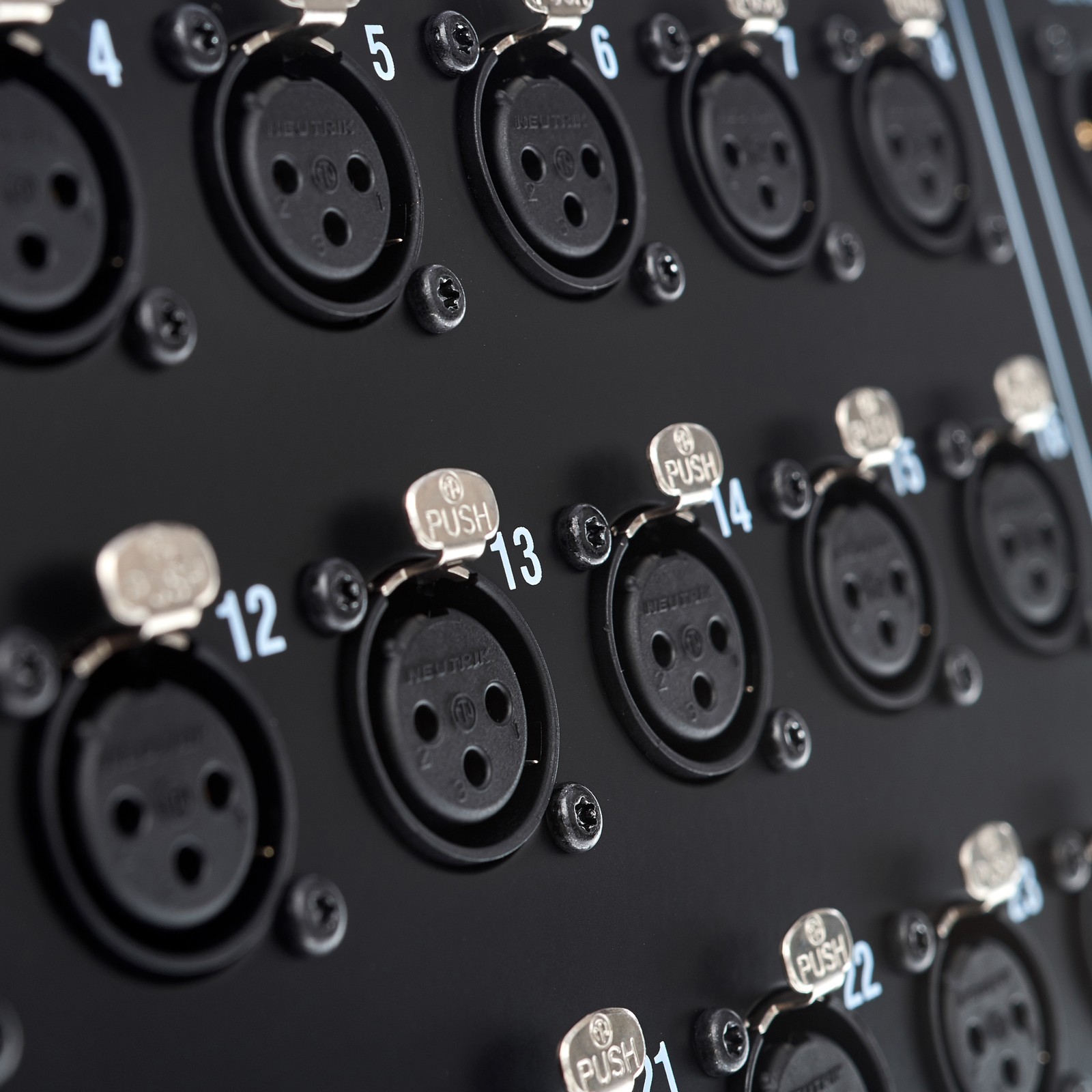 Allen & Heath AR2412, Audio Rack, sockets
