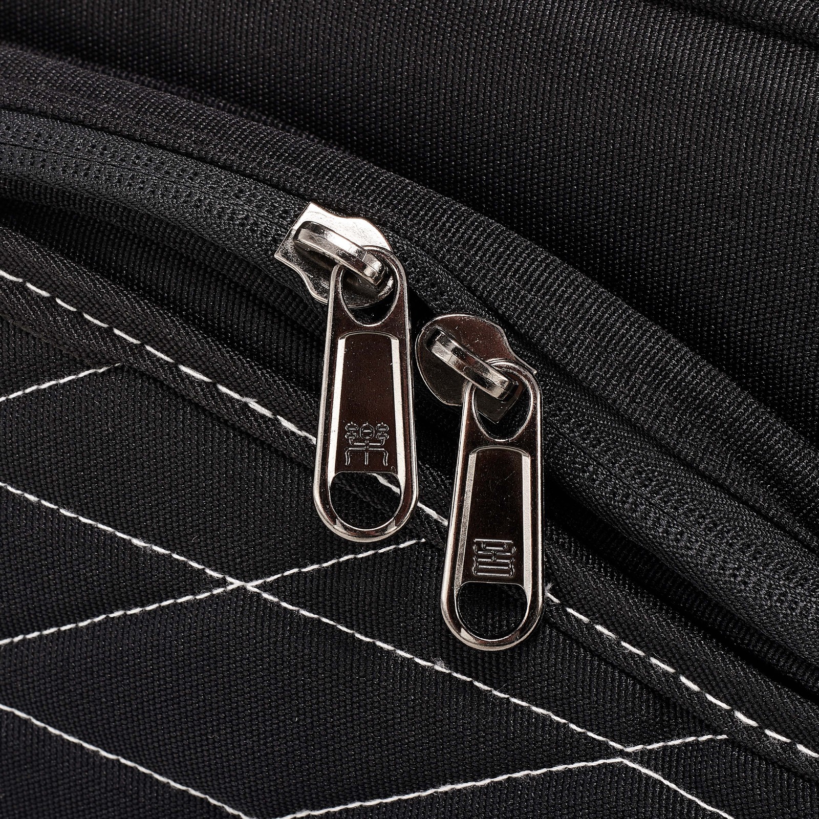 Reißverschlüsse des Thomann SafeCase 80 E-Bass Bag