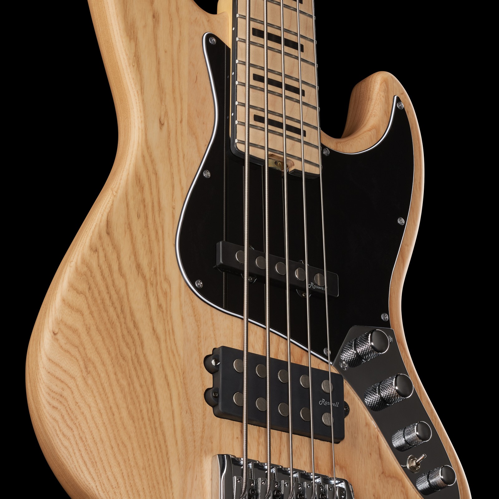 Humbucker und Singlecoil auf dem Harley Benton Enhanced MJ-5MN Natural 5-Saiter E-Bass