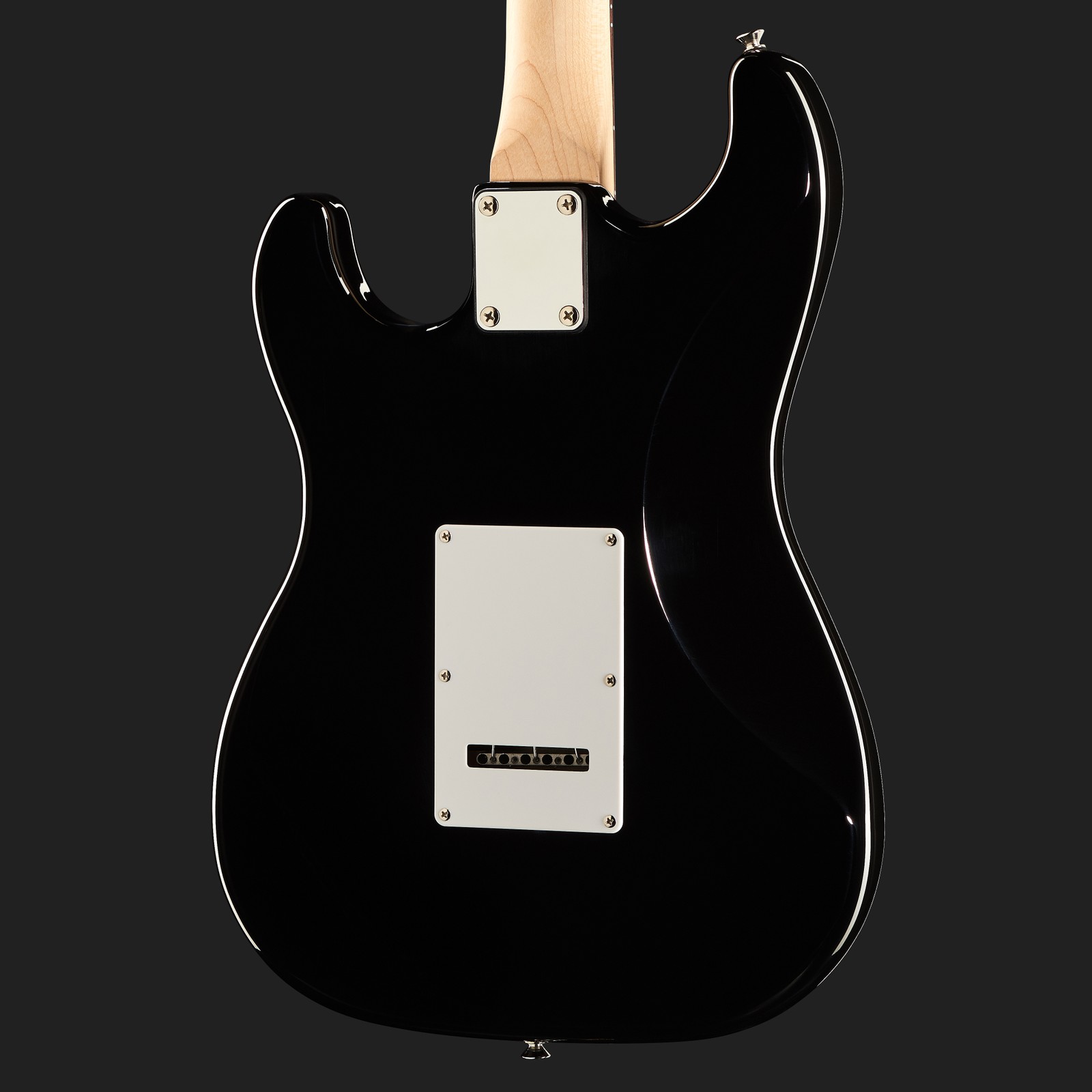 Korpusrückseite mit Tremolofach an der Harley Benton ST-20 BK E-Gitarre