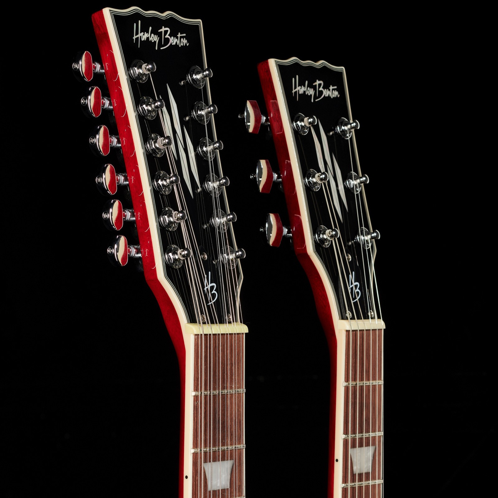 Deux plaques de têtes de Harley Benton