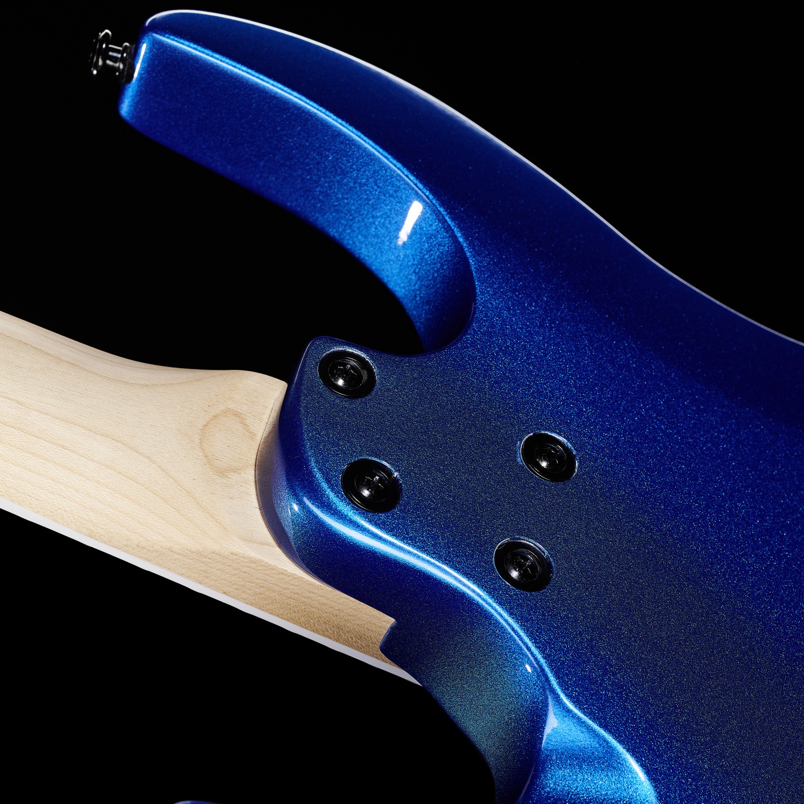 Verschraubter Hals auf der Rückseite der Harley Benton R-446 Blue Metallic