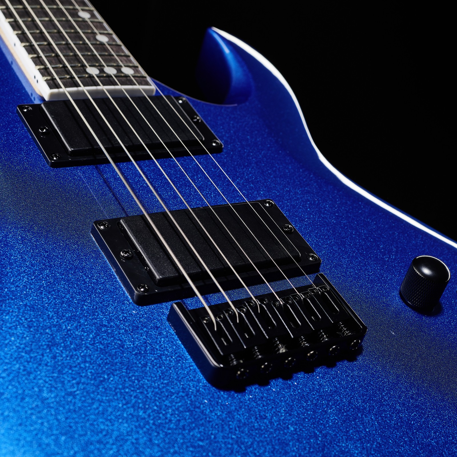 Zwei Humbucker auf der Harley Benton R-446 Blue Metallic