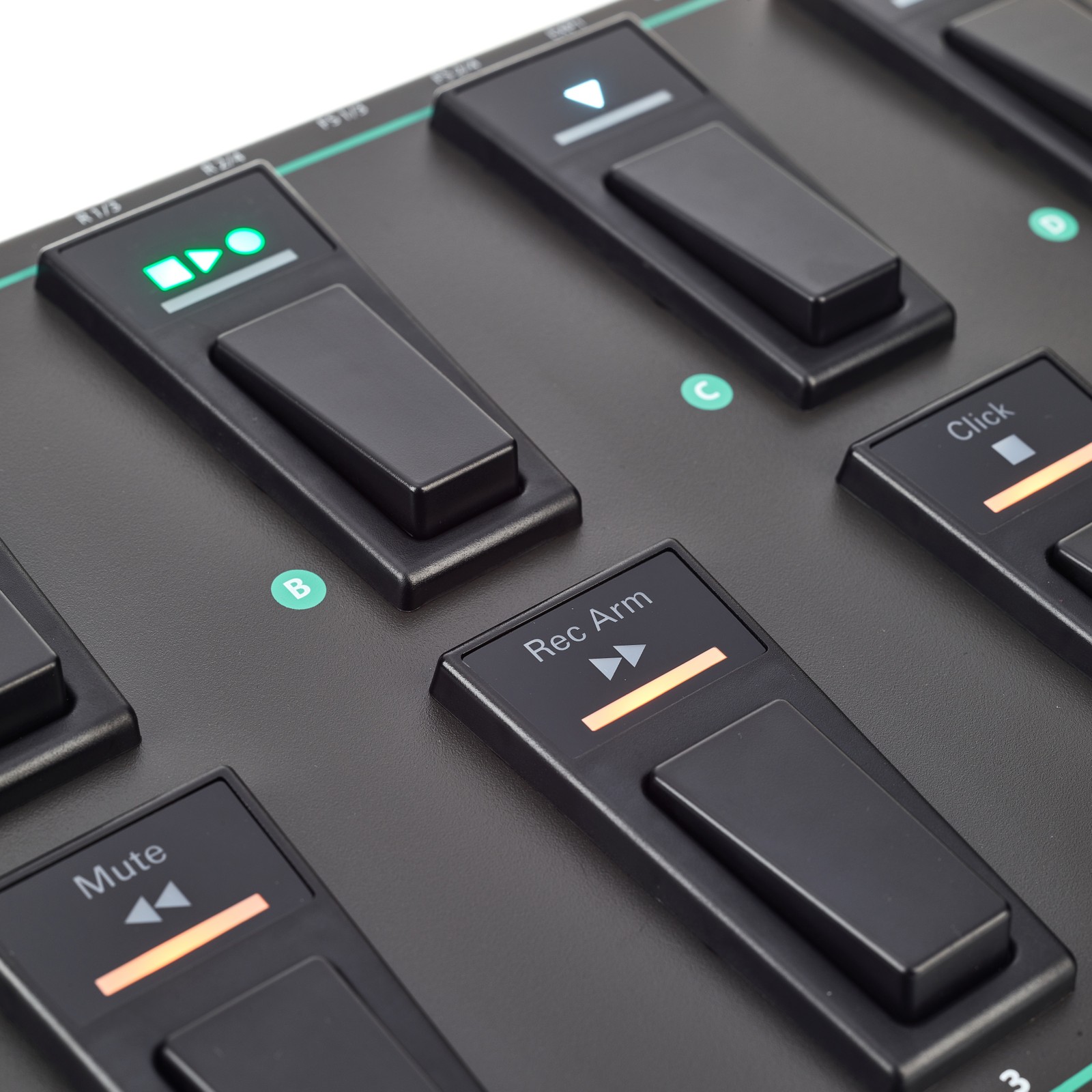 Fußschalter am Nektar Pacer MIDI-Fuß-Controller