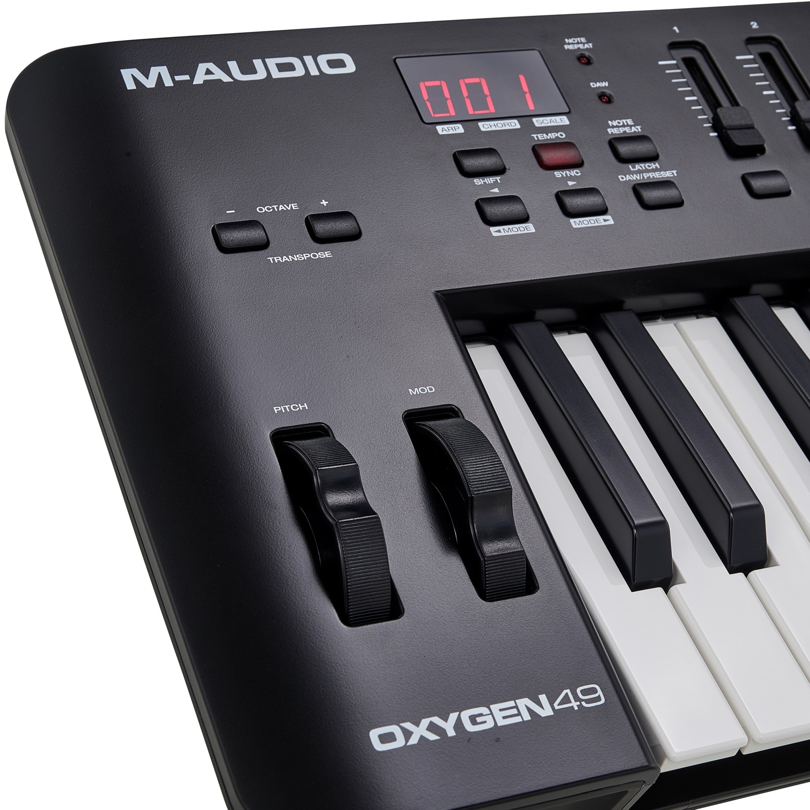 M Audio Logo, Pitch Bend, Modulation und LCD auf dem Oxygen 49 MK5