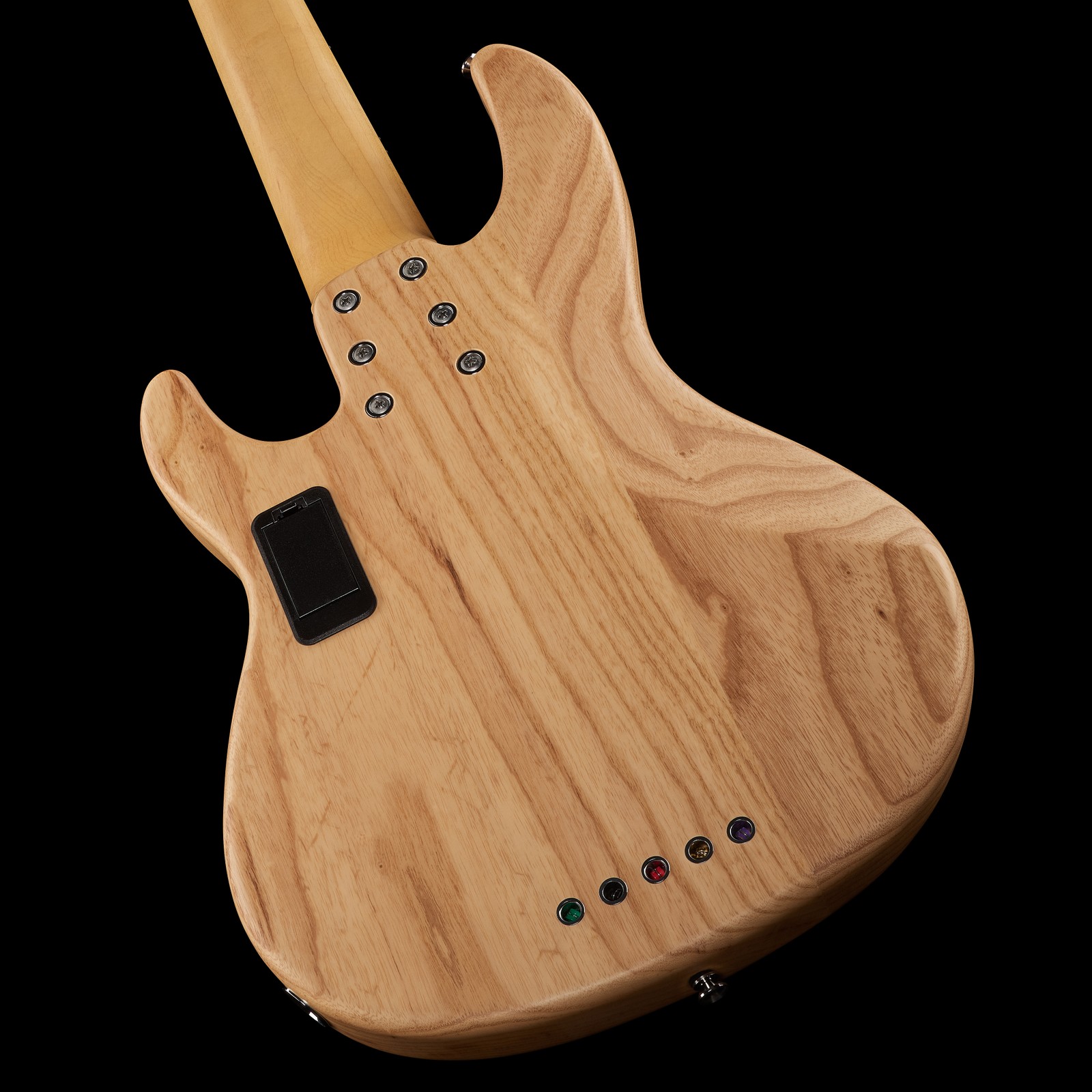 Korpusrückseite des Harley Benton Enhanced MP-5MN Natural 5-Saiter E-Bass mit Batteriefach
